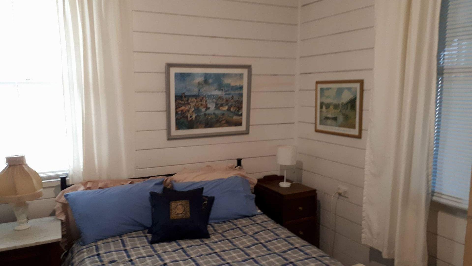 41 Hickory heritage cottage in town