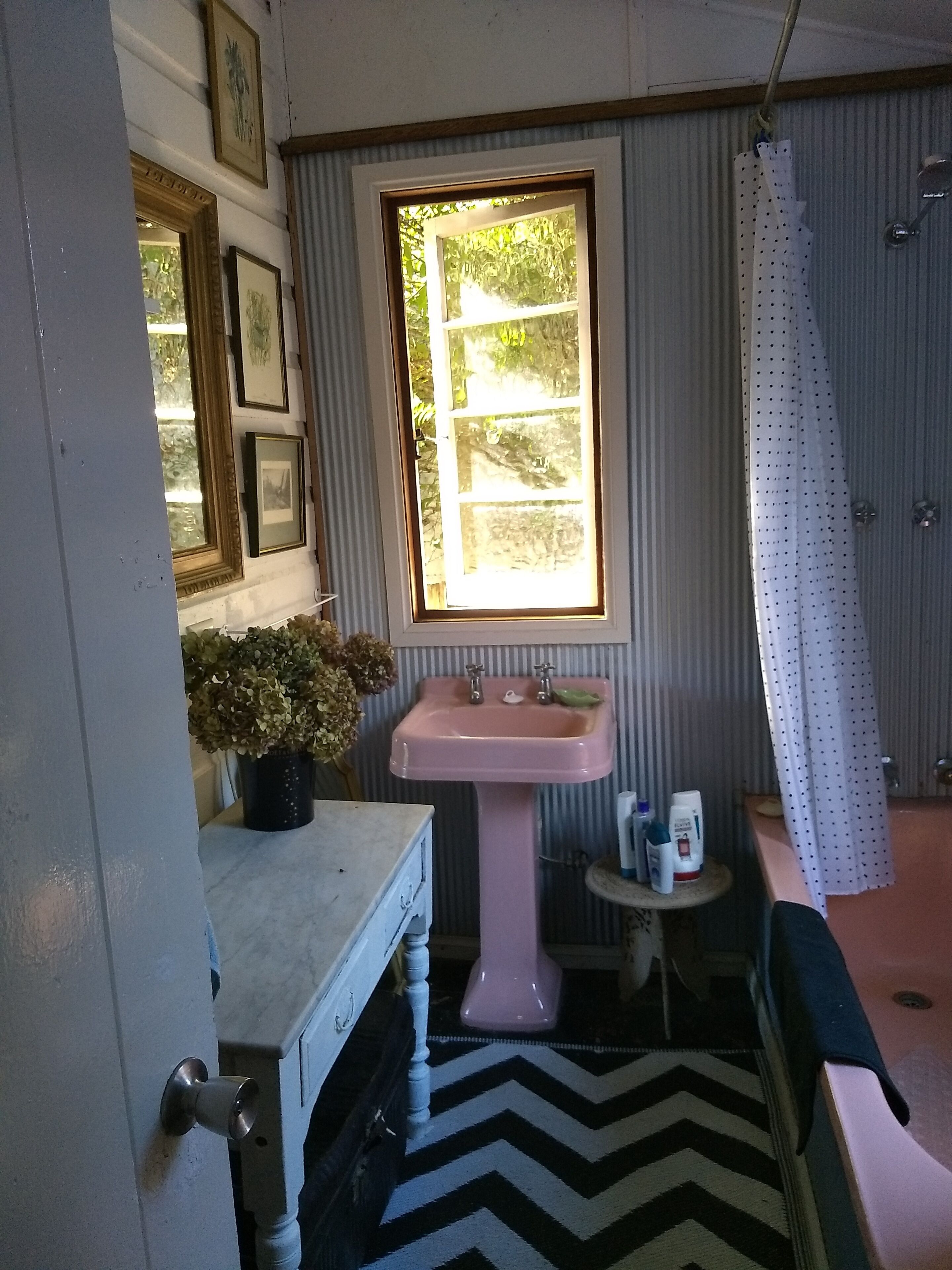 41 Hickory heritage cottage in town