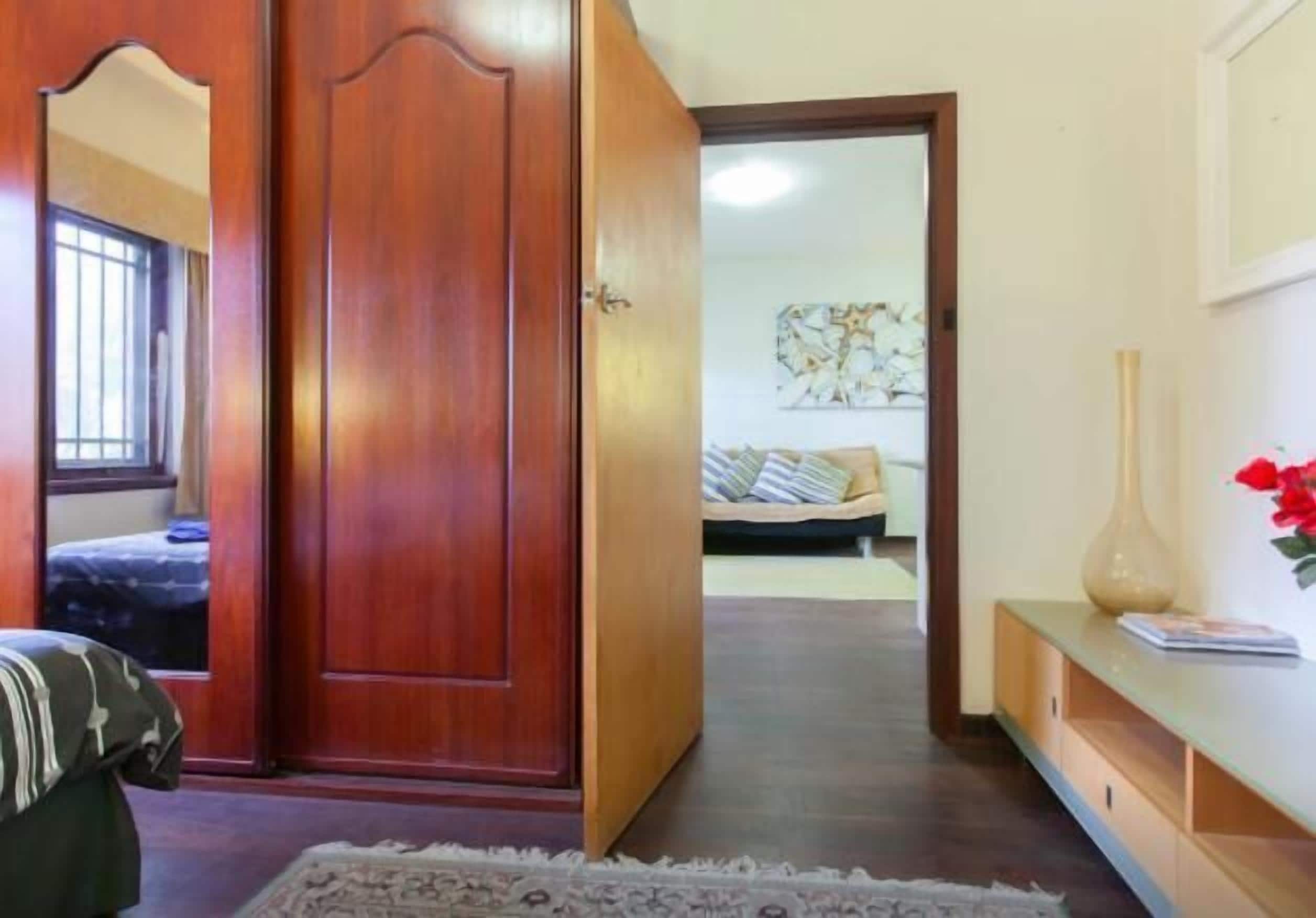 2 Minute Walk to Uwa, River and UWA