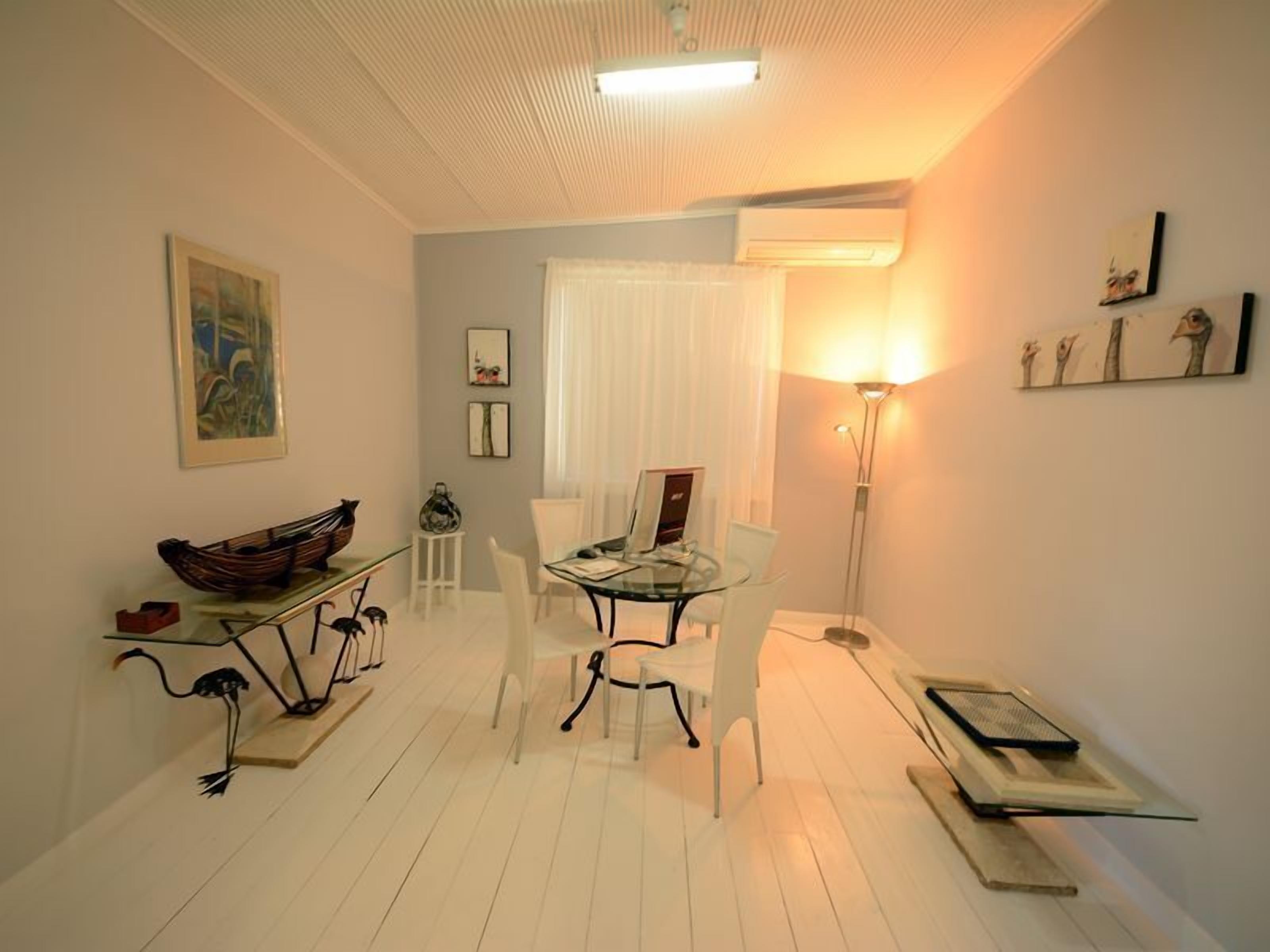 Emaroo Oxide Cottage