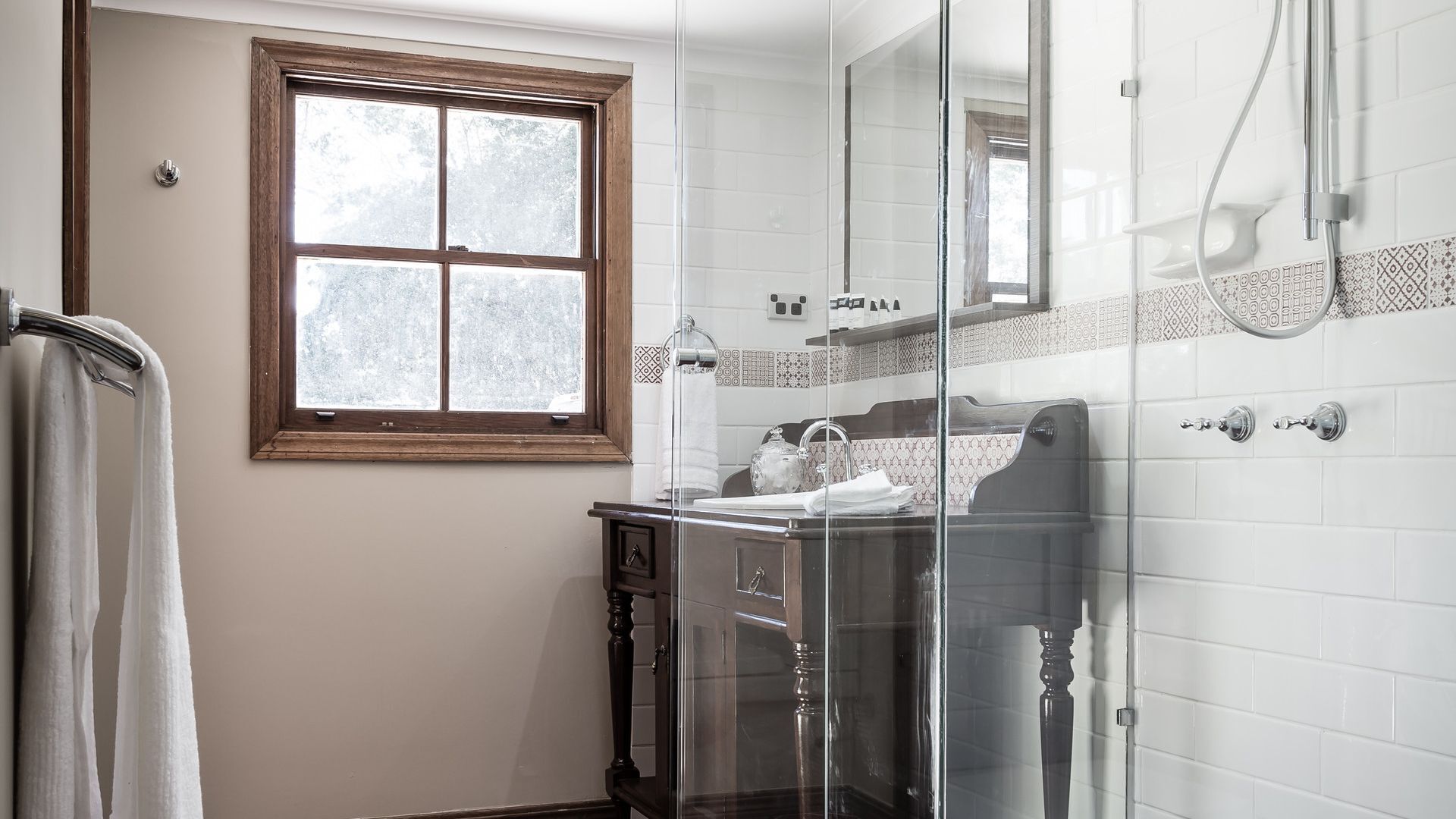 Stokers Lodge - the Heart of the Byron and Tweed