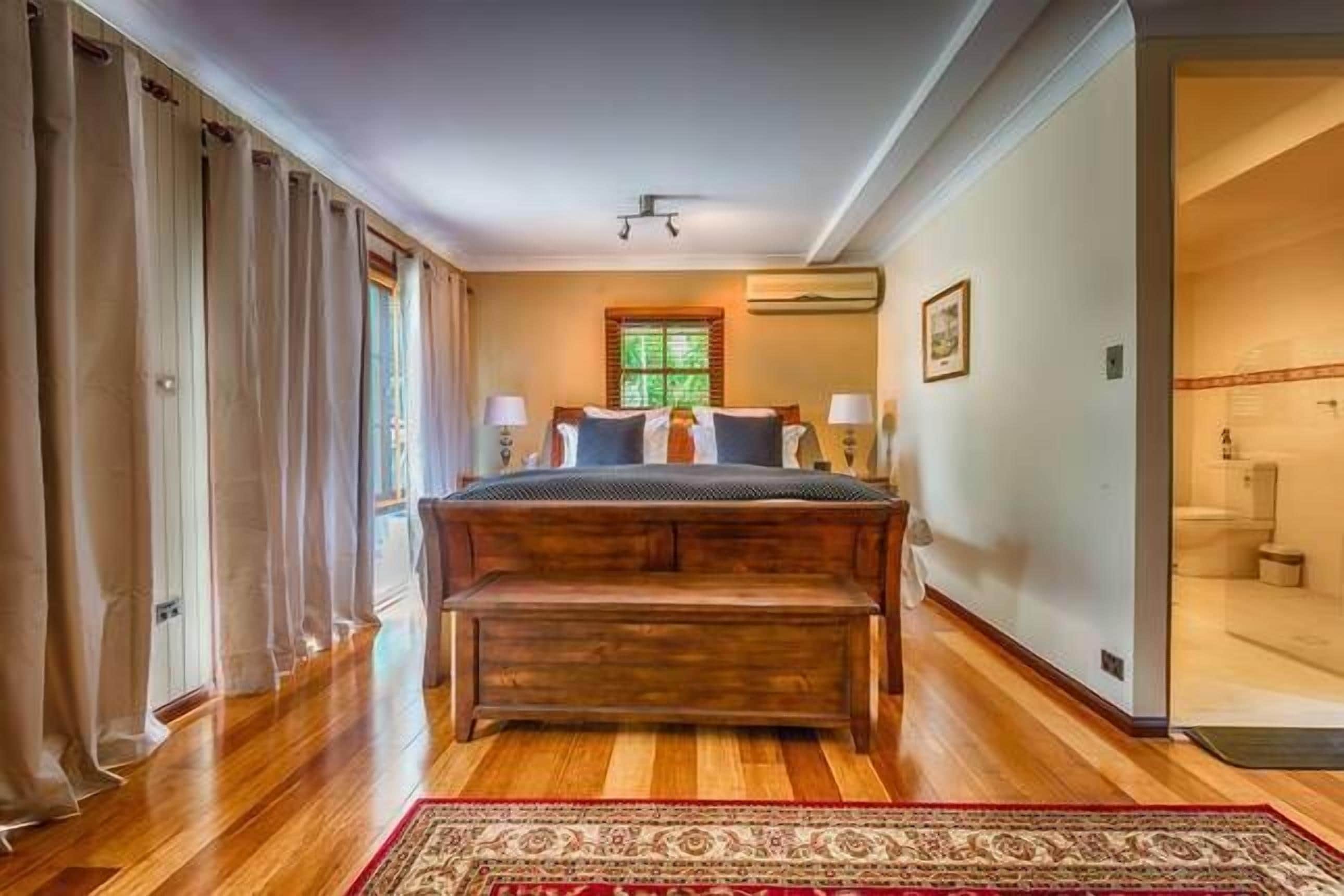 Stokers Lodge - the Heart of the Byron and Tweed