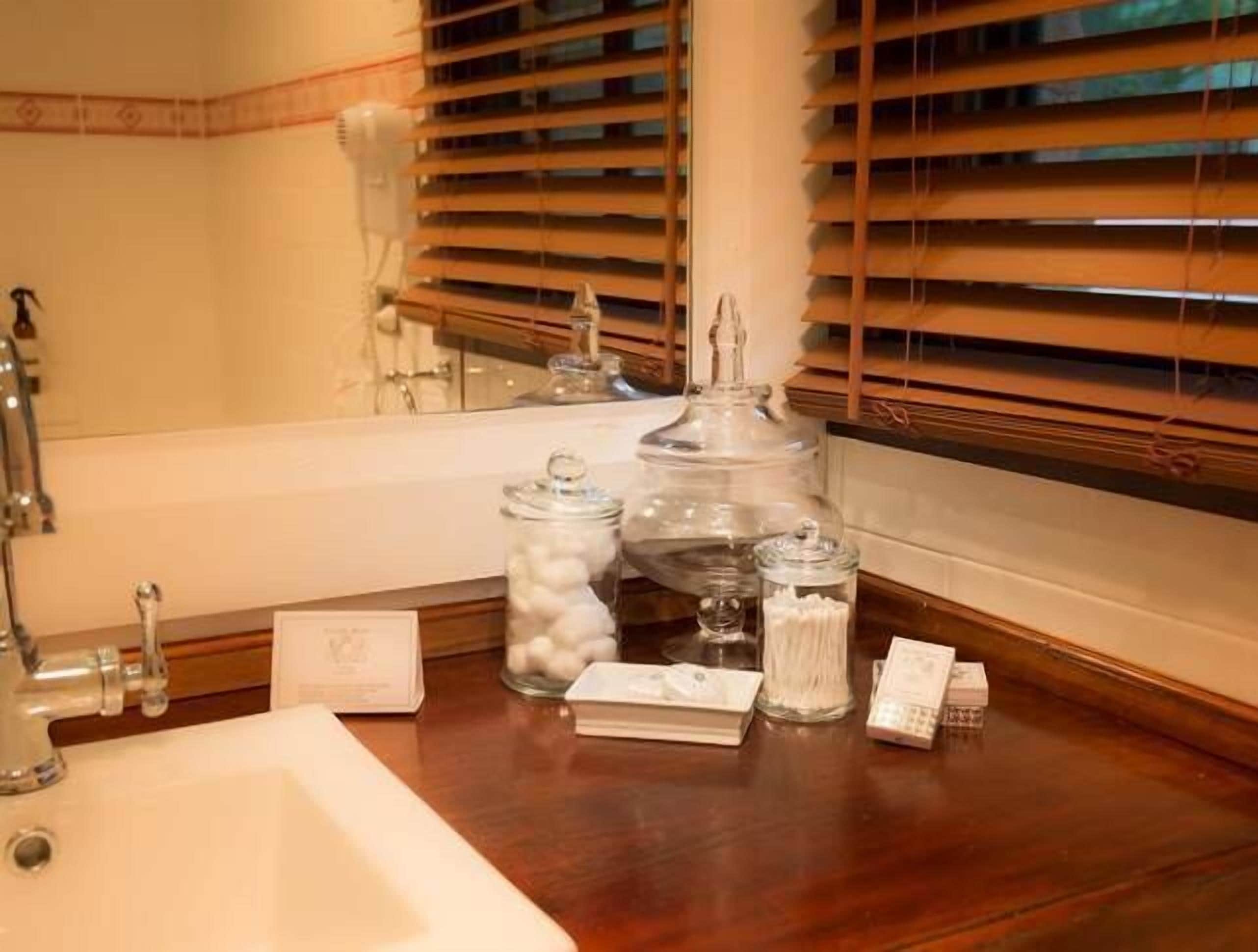 Stokers Lodge - the Heart of the Byron and Tweed