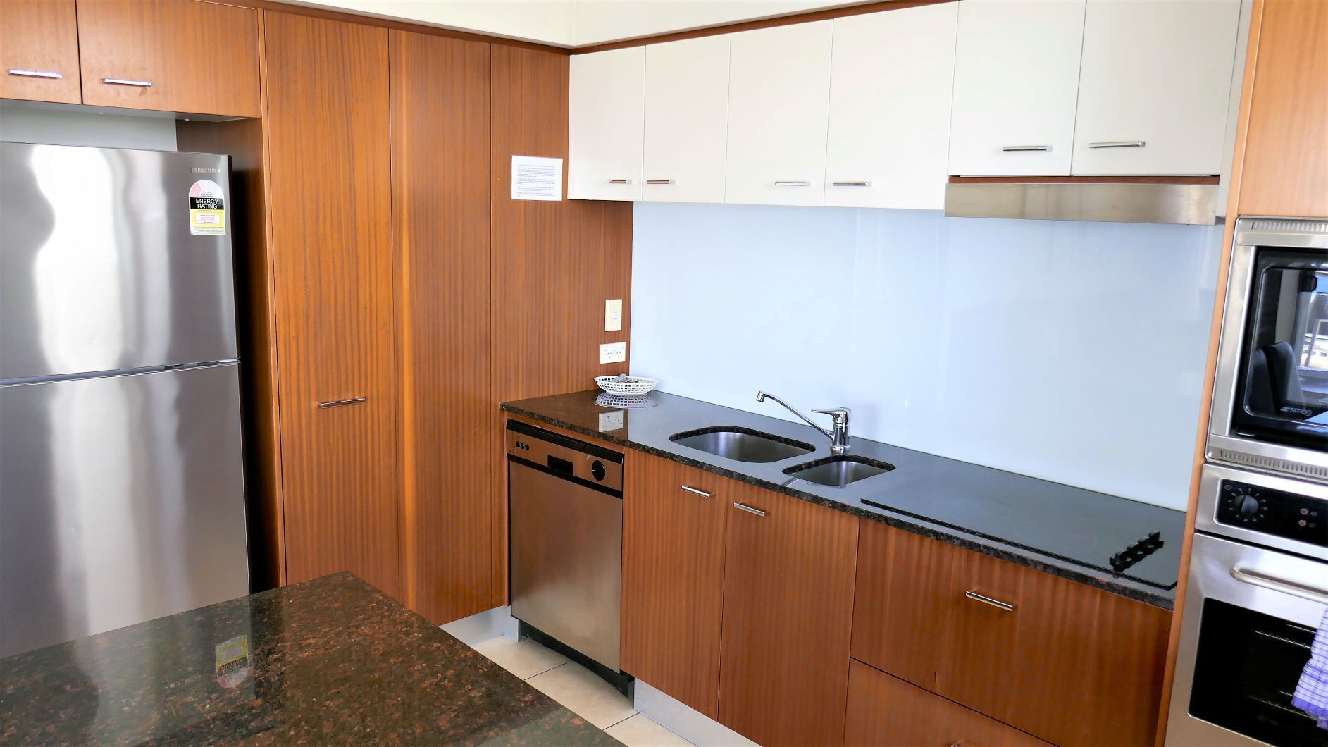 Spacious 3 Bedroom in the Heart of Surfers With Ocean Views