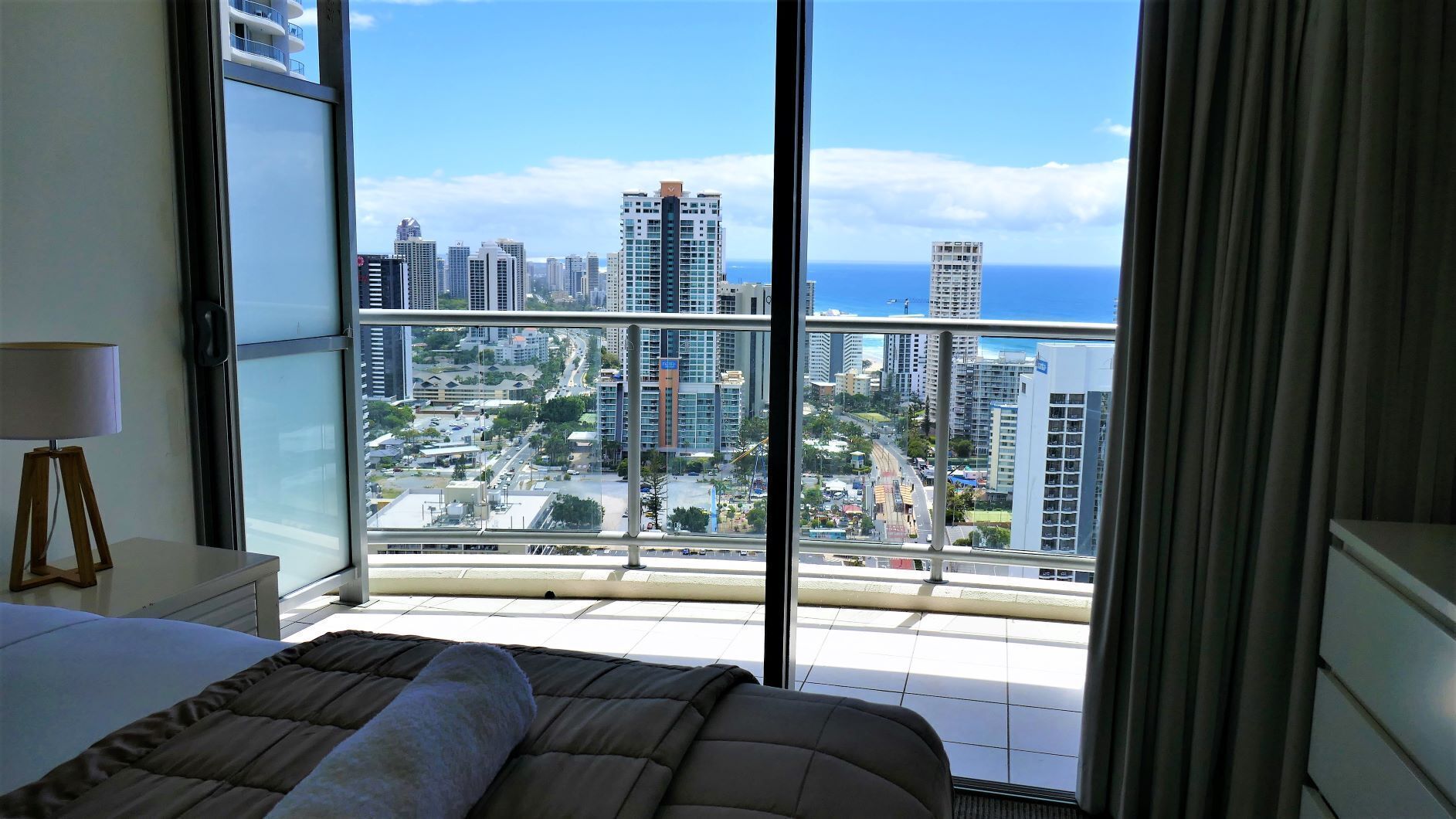 Spacious 3 Bedroom in the Heart of Surfers With Ocean Views