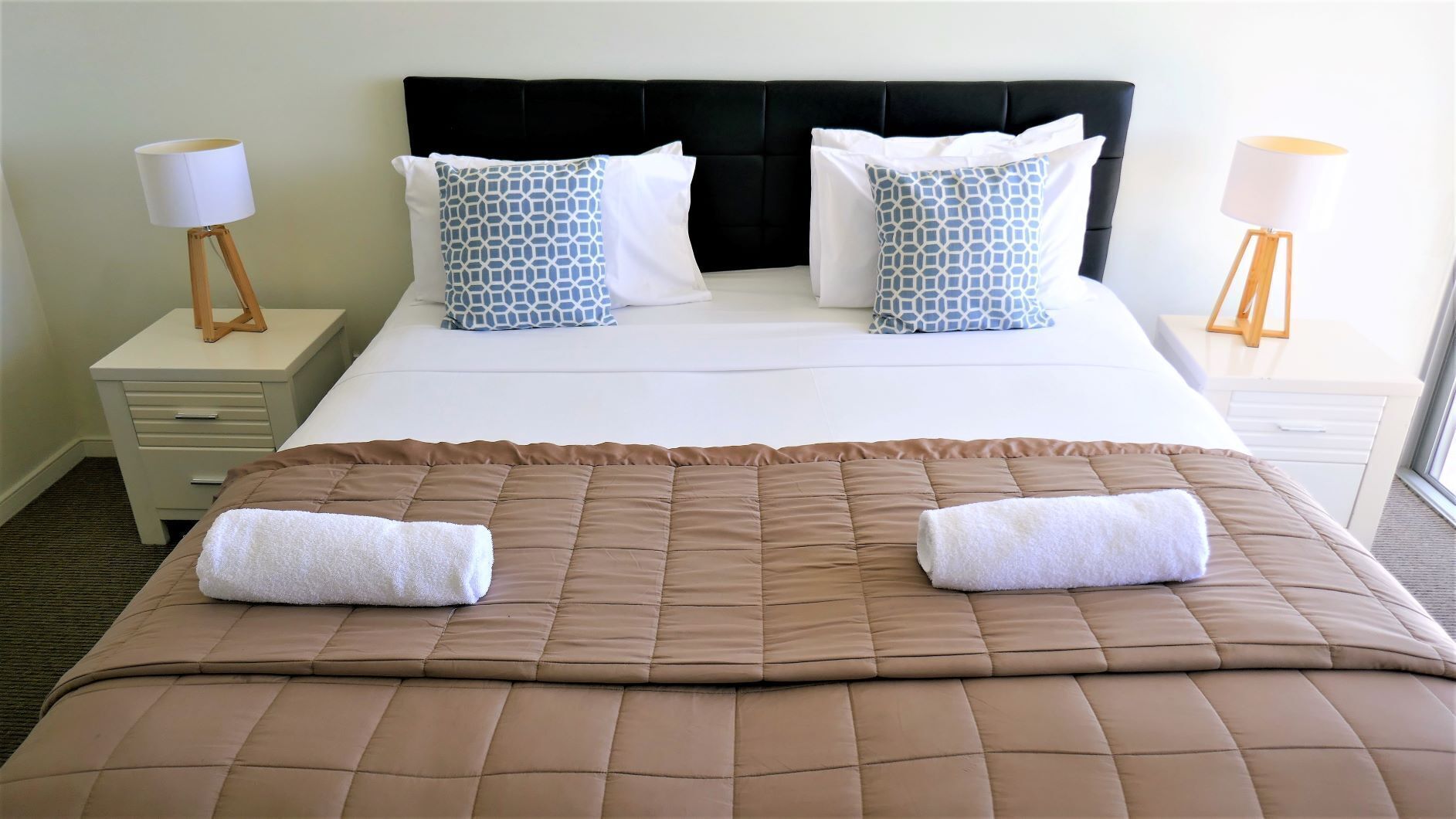 Spacious 3 Bedroom in the Heart of Surfers With Ocean Views