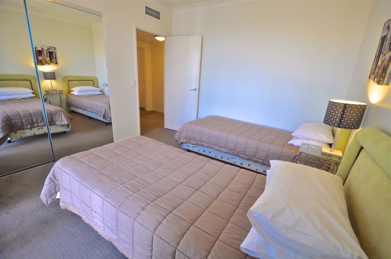 Spacious 3 Bedroom in the Heart of Surfers With Ocean Views