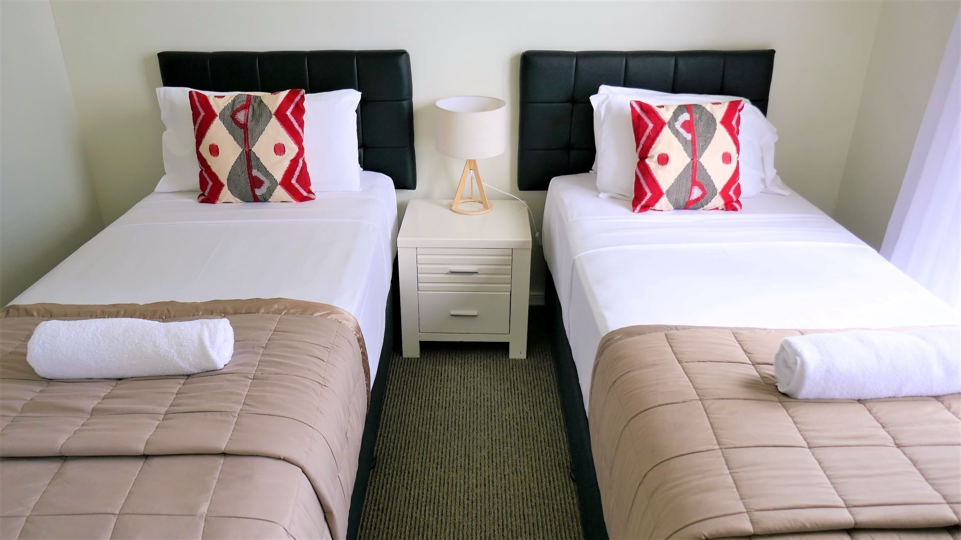 Spacious 3 Bedroom in the Heart of Surfers With Ocean Views