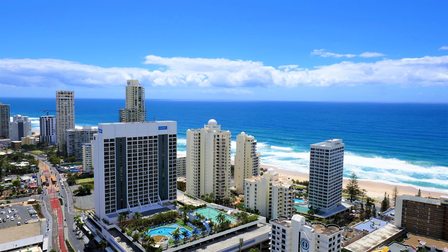 Spacious 3 Bedroom in the Heart of Surfers With Ocean Views