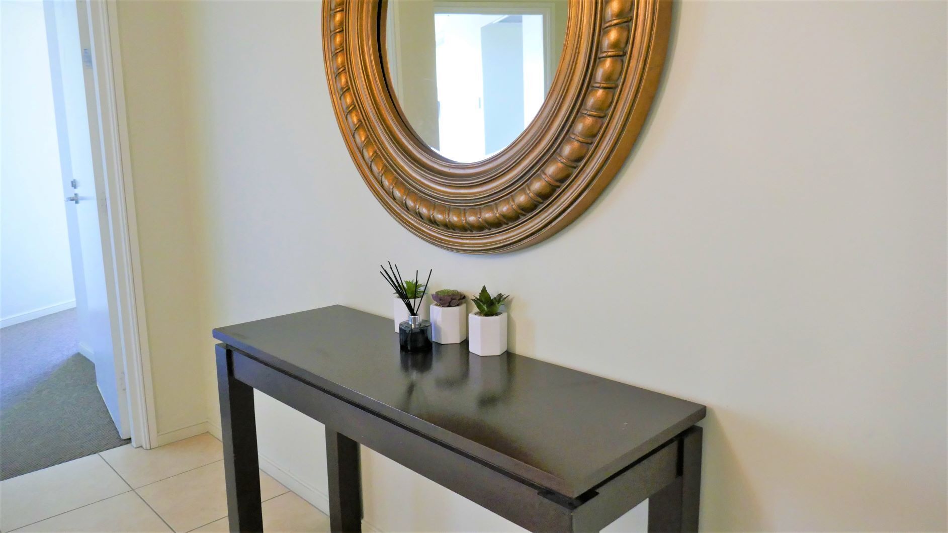 Spacious 3 Bedroom in the Heart of Surfers With Ocean Views