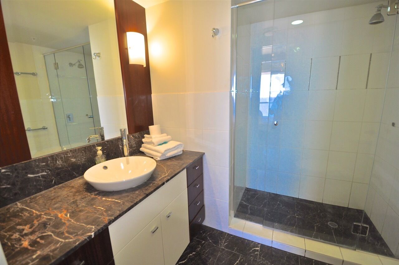 Spacious 3 Bedroom in the Heart of Surfers With Ocean Views