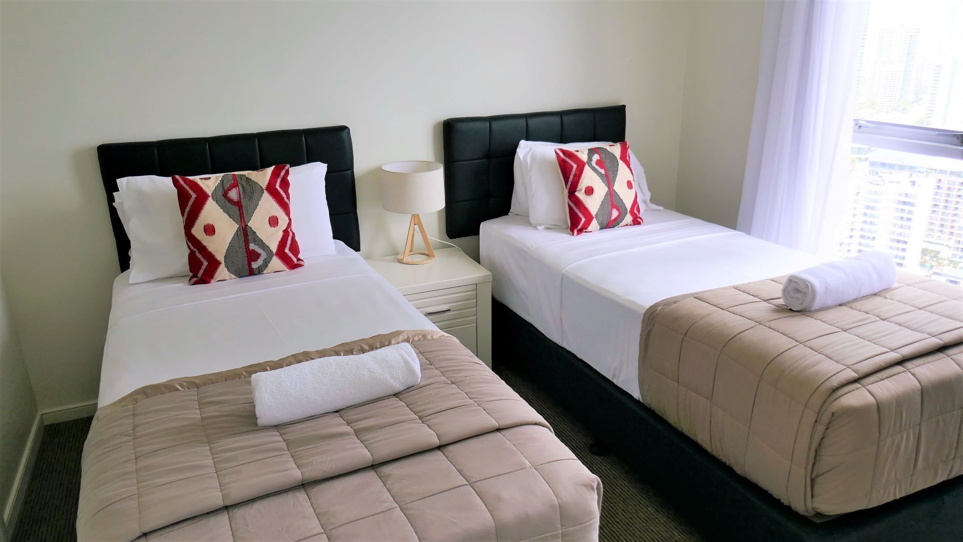 Spacious 3 Bedroom in the Heart of Surfers With Ocean Views