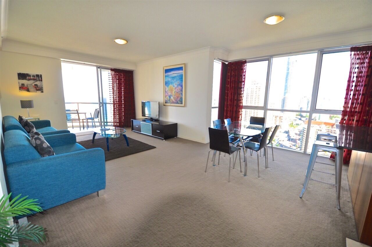 Spacious 3 Bedroom in the Heart of Surfers With Ocean Views