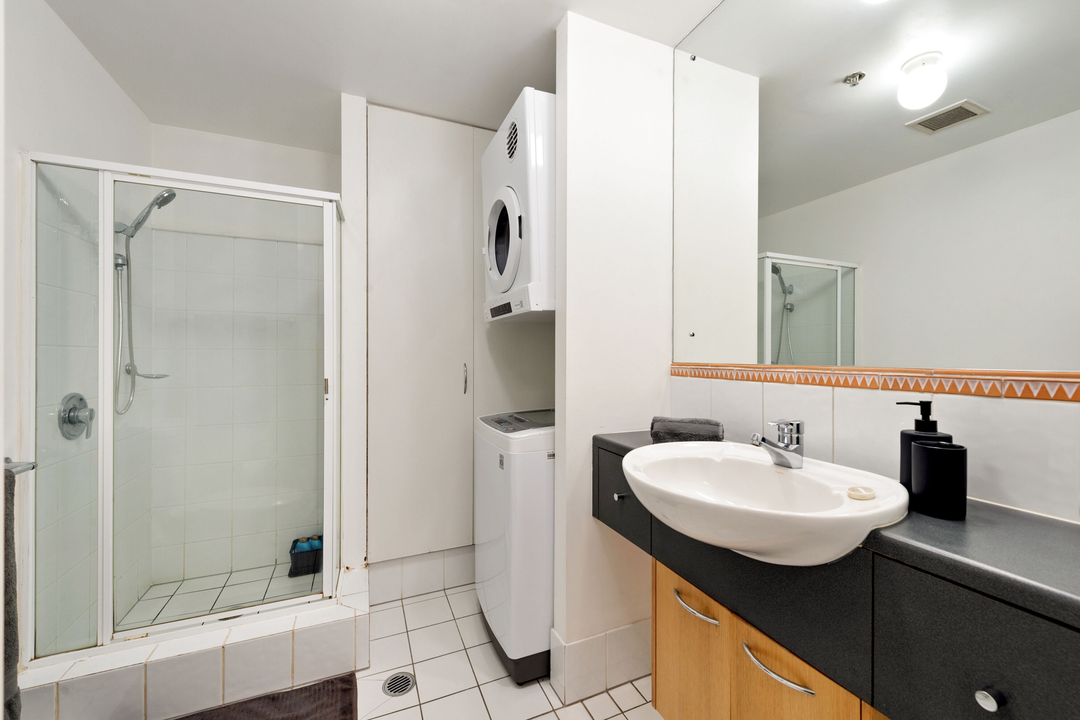 Quintessential Woolstore Warehouse~1bed/1bath/1car