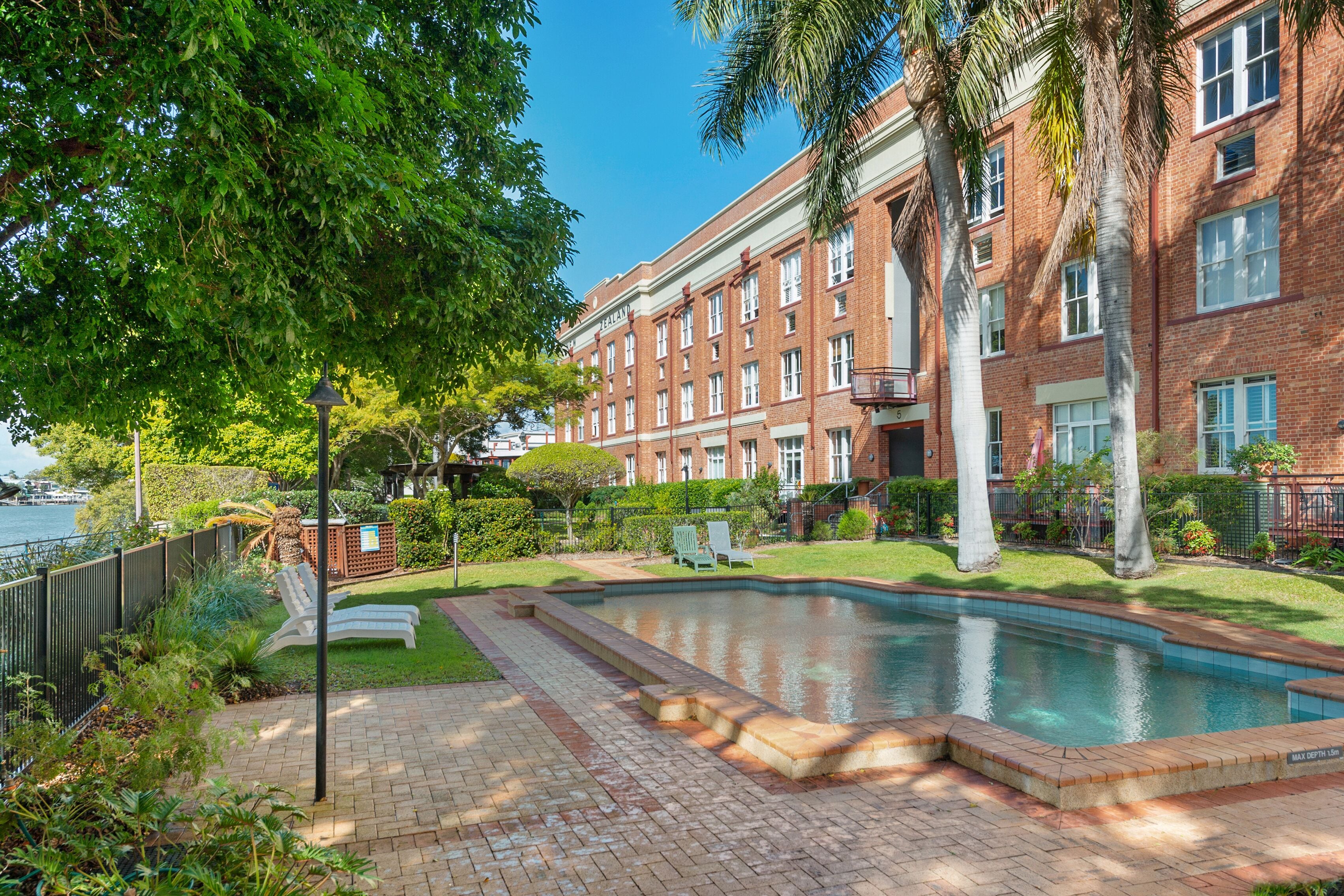 Quintessential Woolstore Warehouse~1bed/1bath/1car