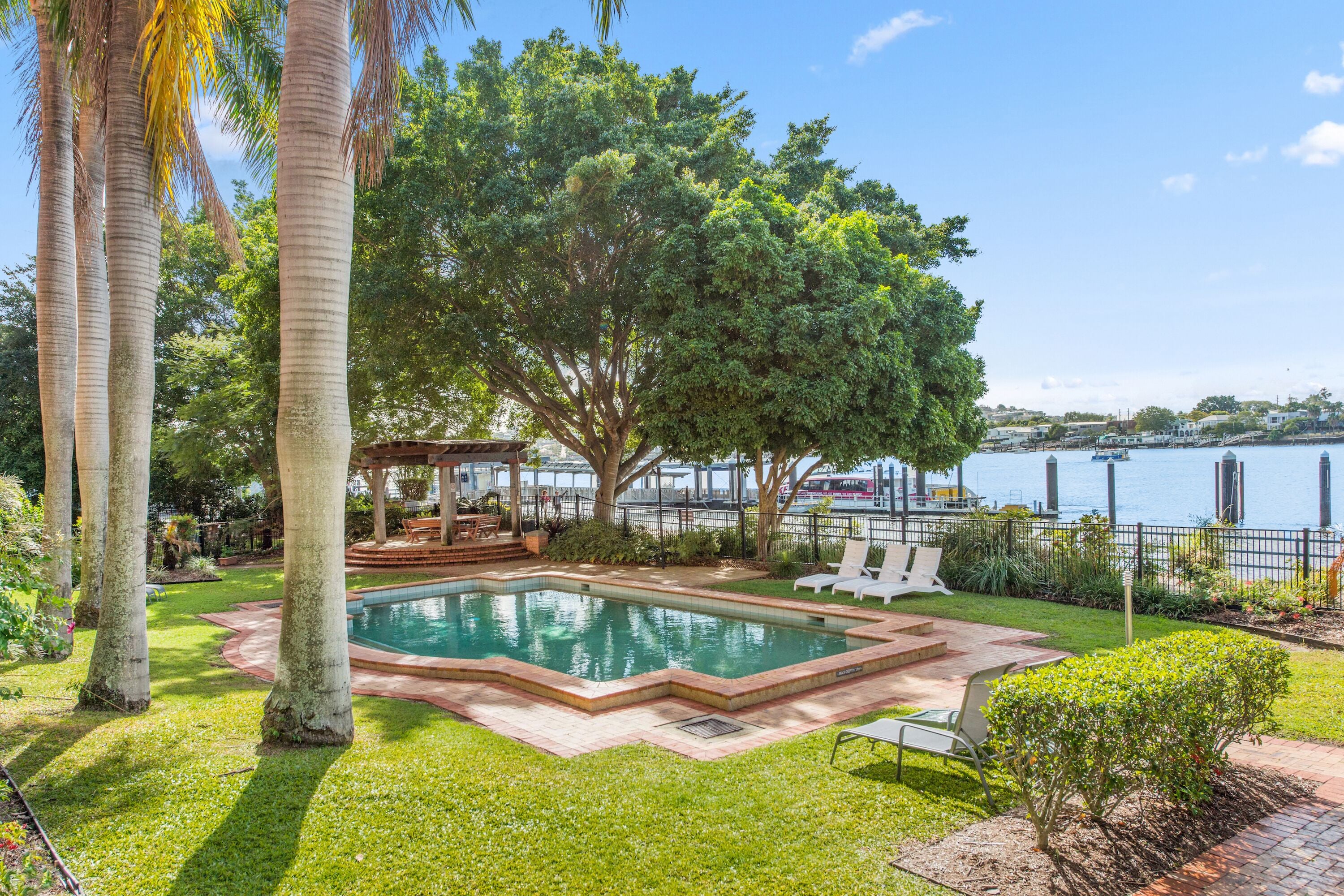 Quintessential Woolstore Warehouse~1bed/1bath/1car