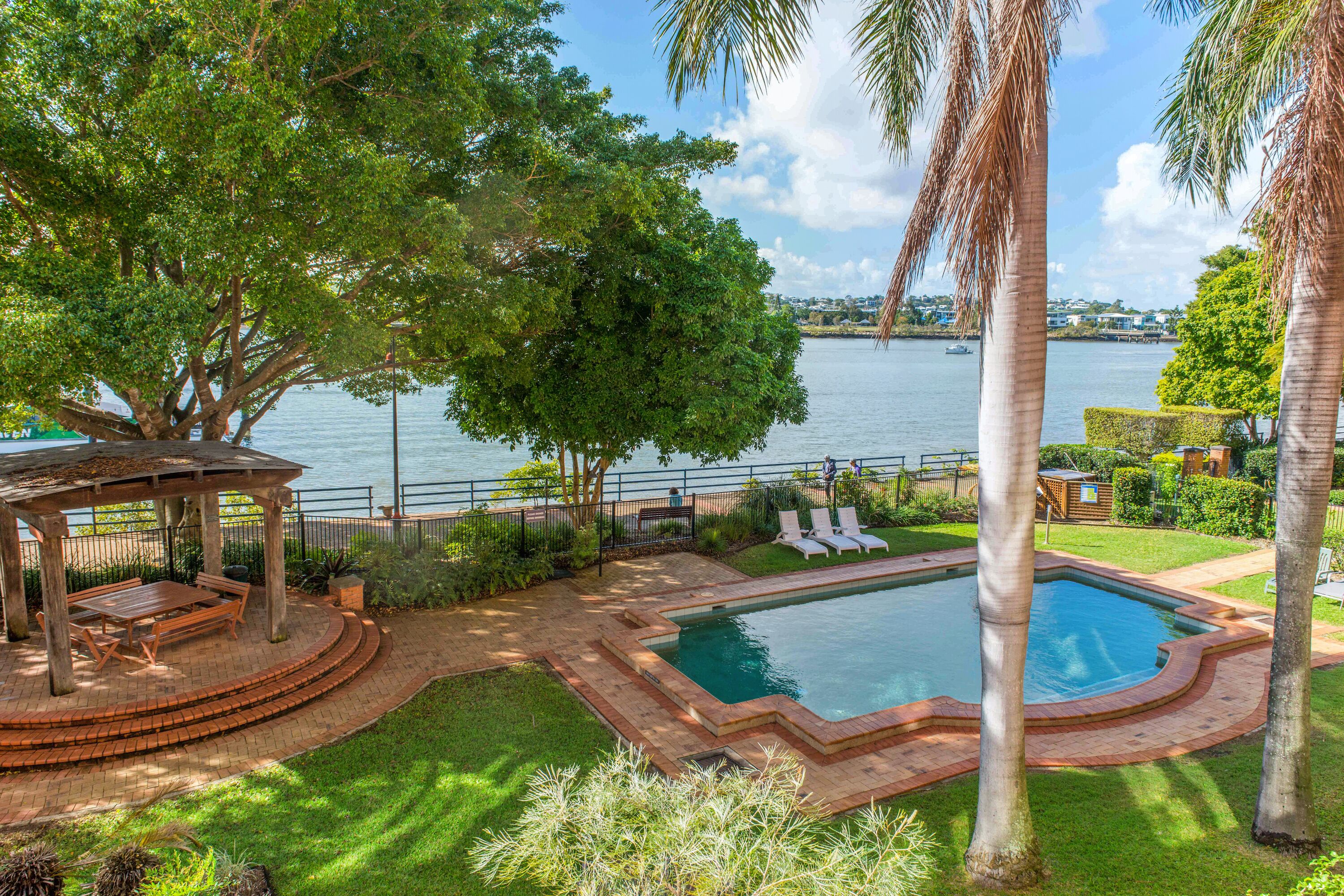 Quintessential Woolstore Warehouse~1bed/1bath/1car