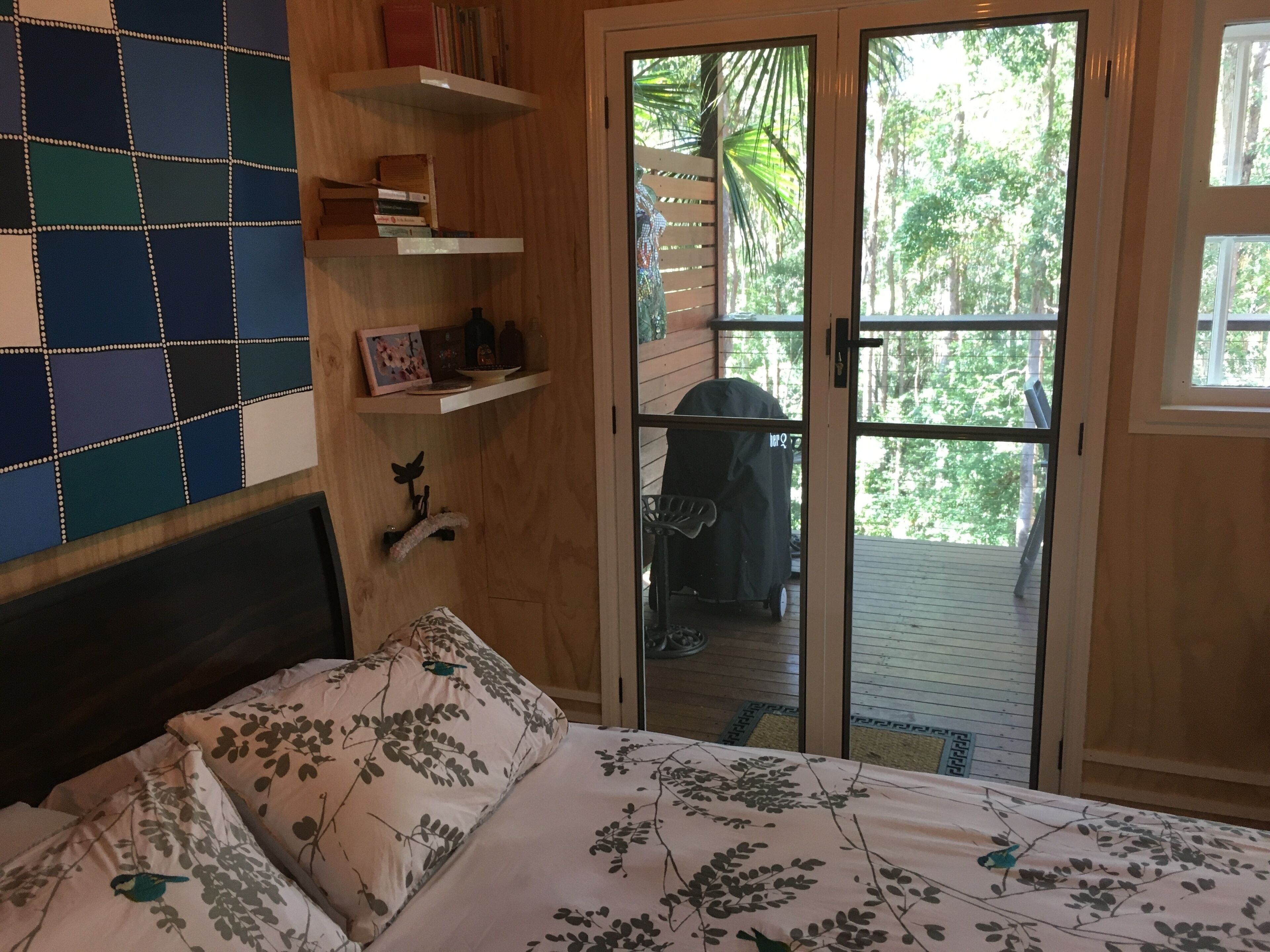 BRAND NEW Private retreat/cabin nestled in the forest and fully self contained