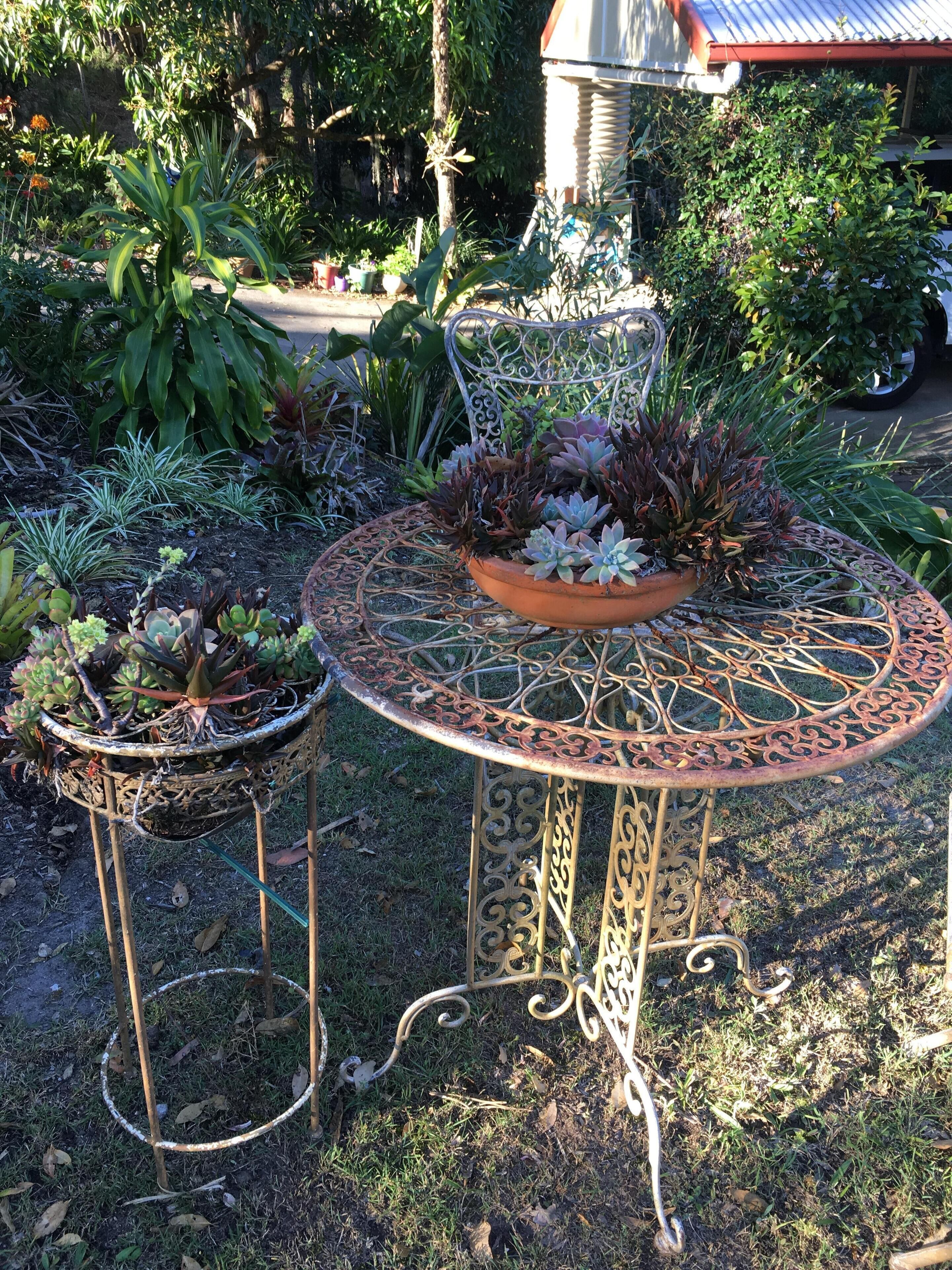 BRAND NEW Private retreat/cabin nestled in the forest and fully self contained