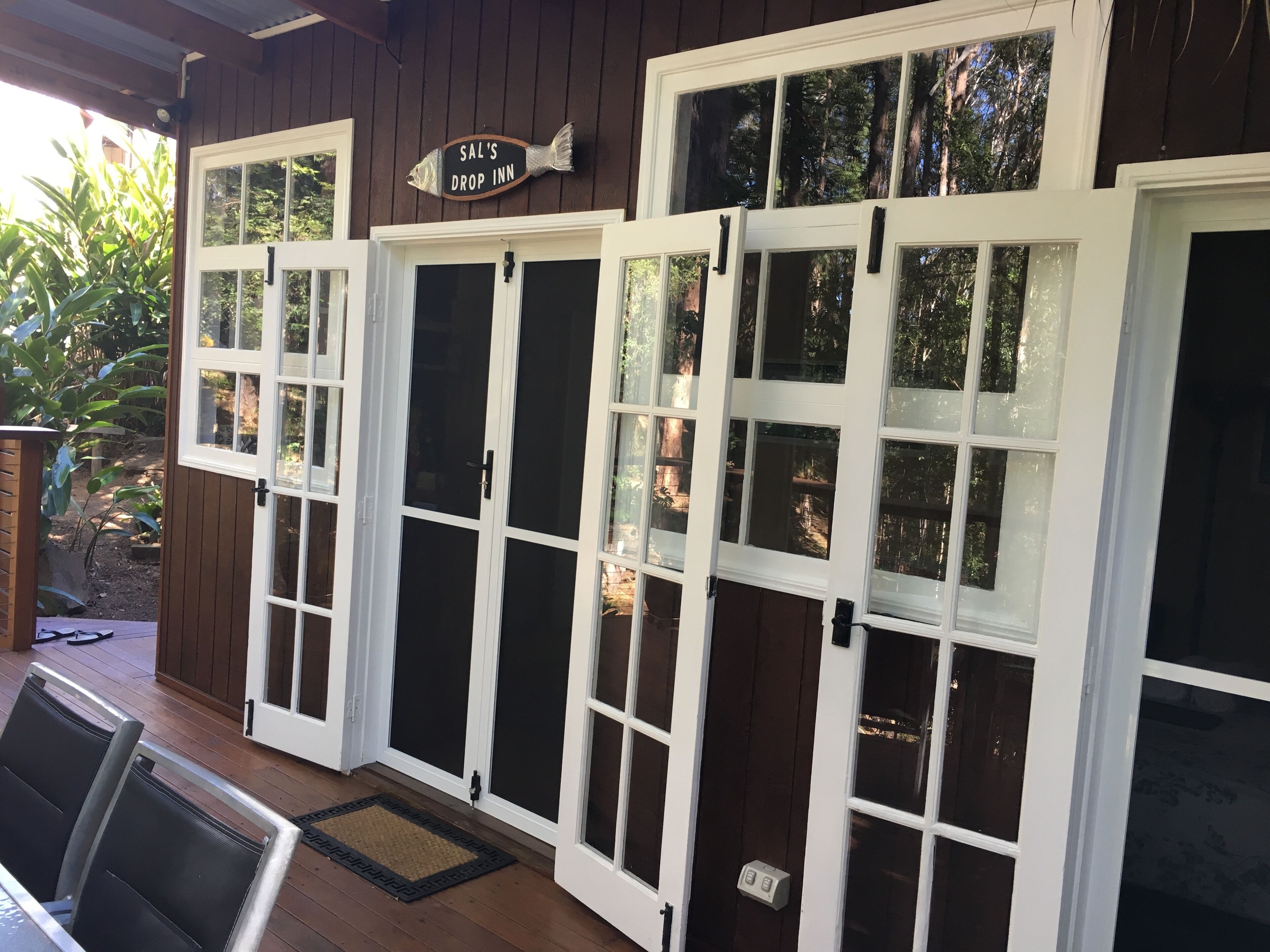 BRAND NEW Private retreat/cabin nestled in the forest and fully self contained