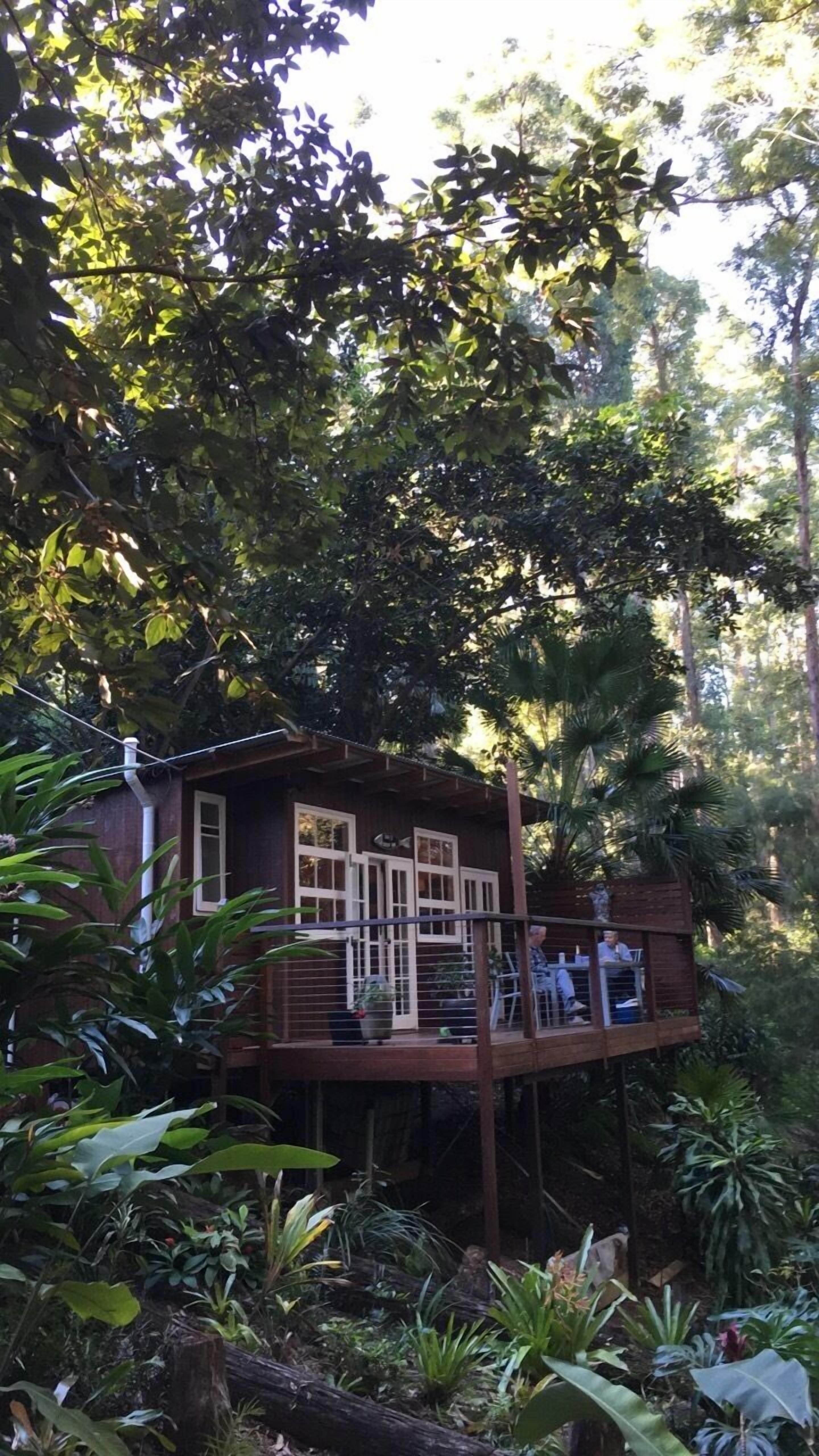 BRAND NEW Private retreat/cabin nestled in the forest and fully self contained