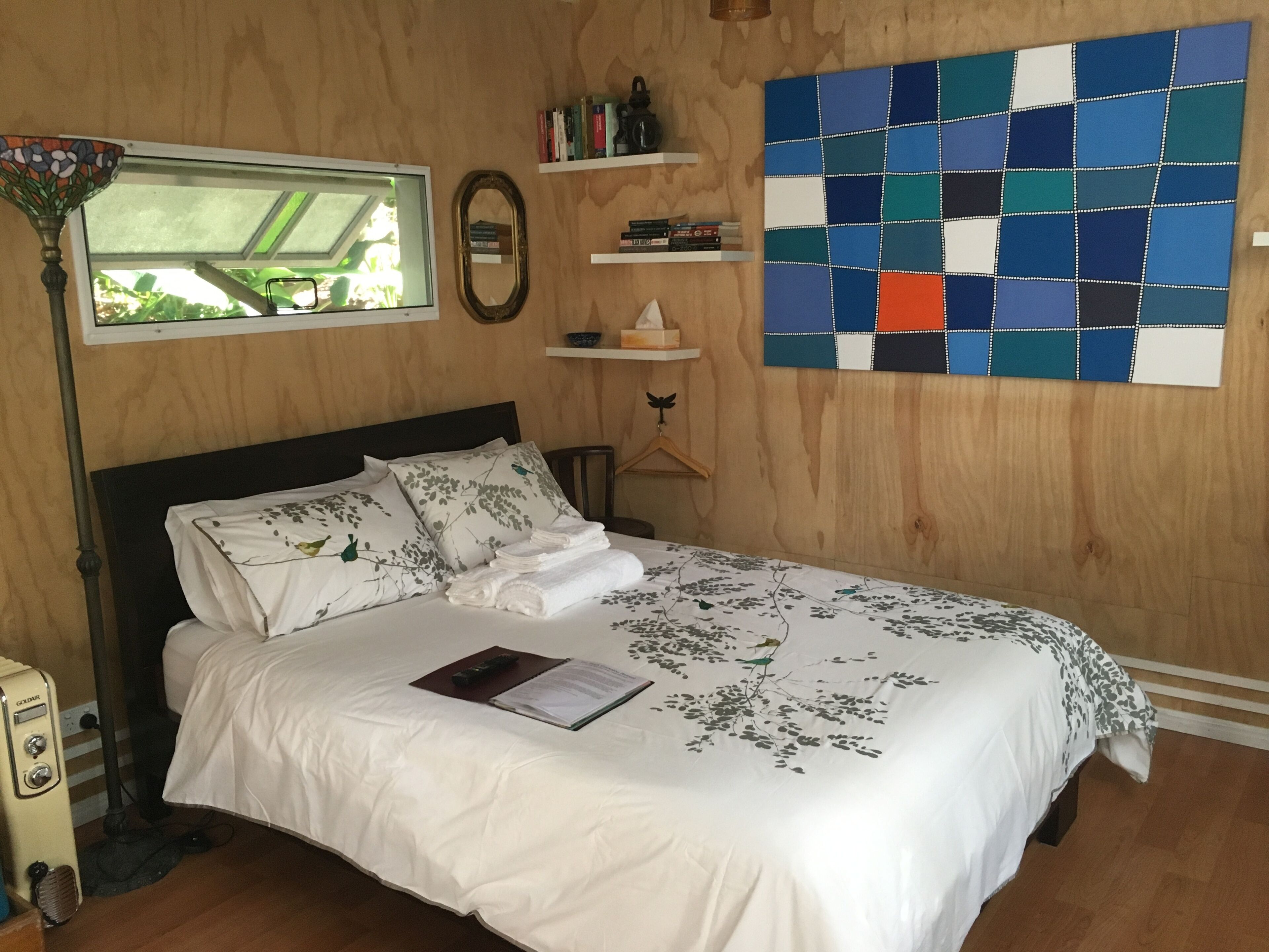 BRAND NEW Private retreat/cabin nestled in the forest and fully self contained