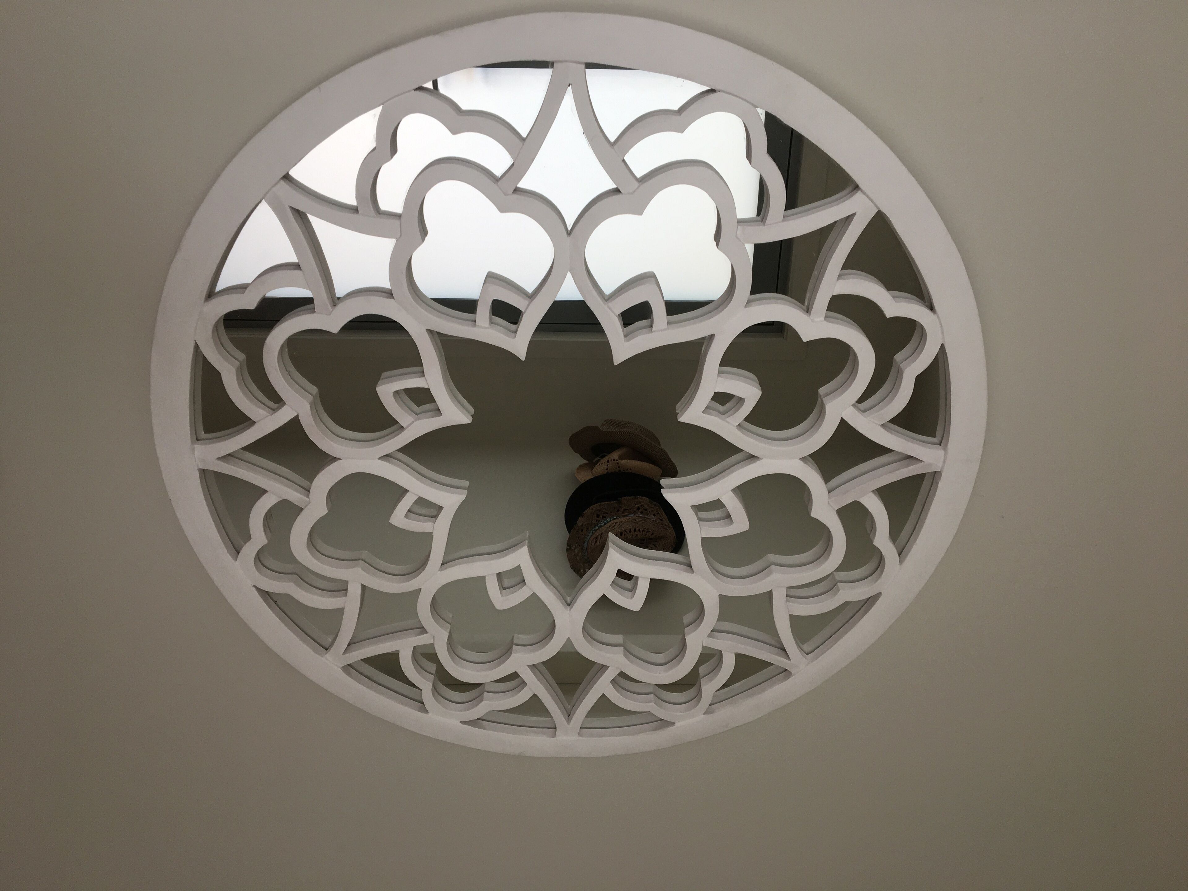 Family holiday right near Diggers Beach and shops. Light filled spacious home.