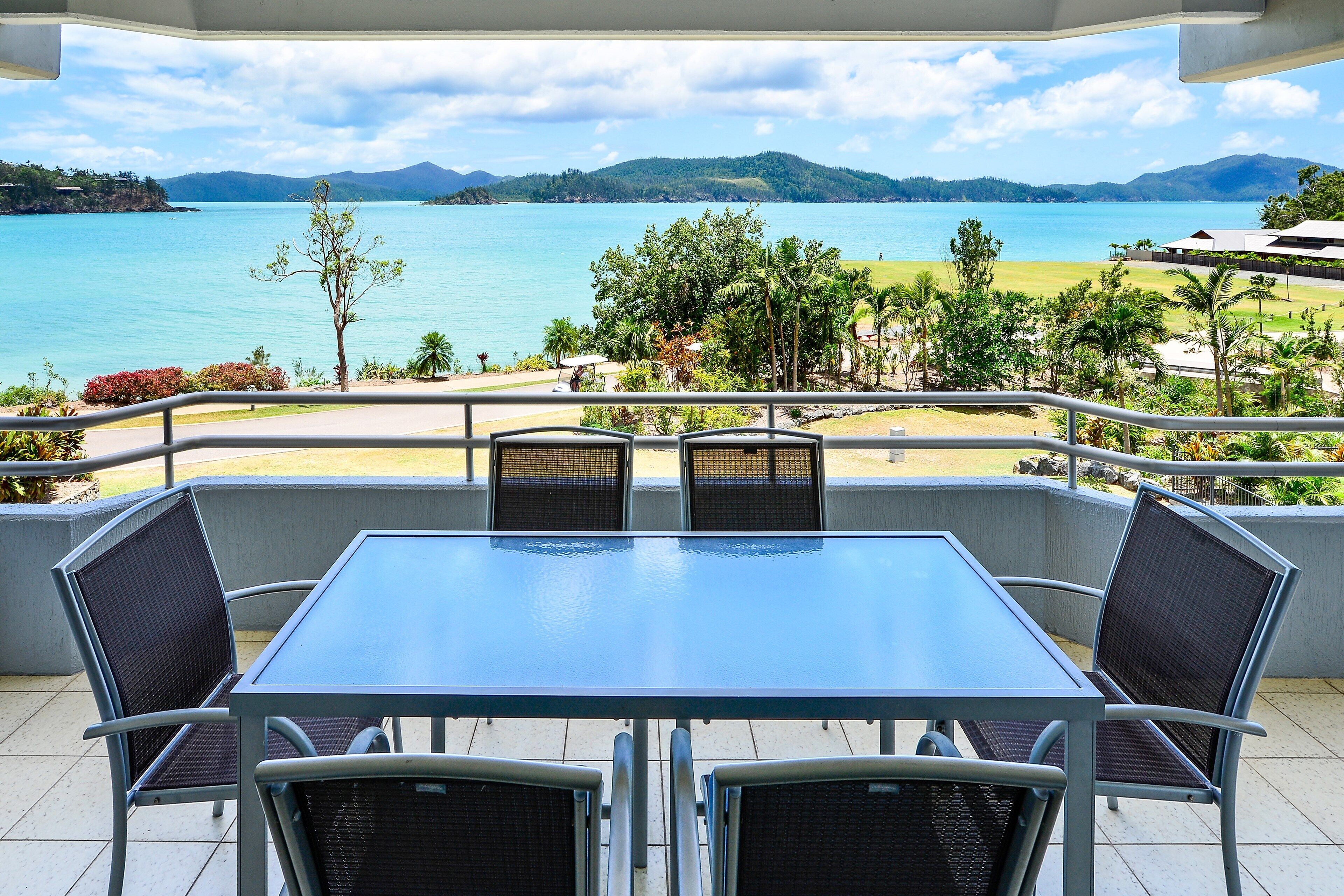 Frangipani 008 - Beachfront Apartment on Hamilton Island