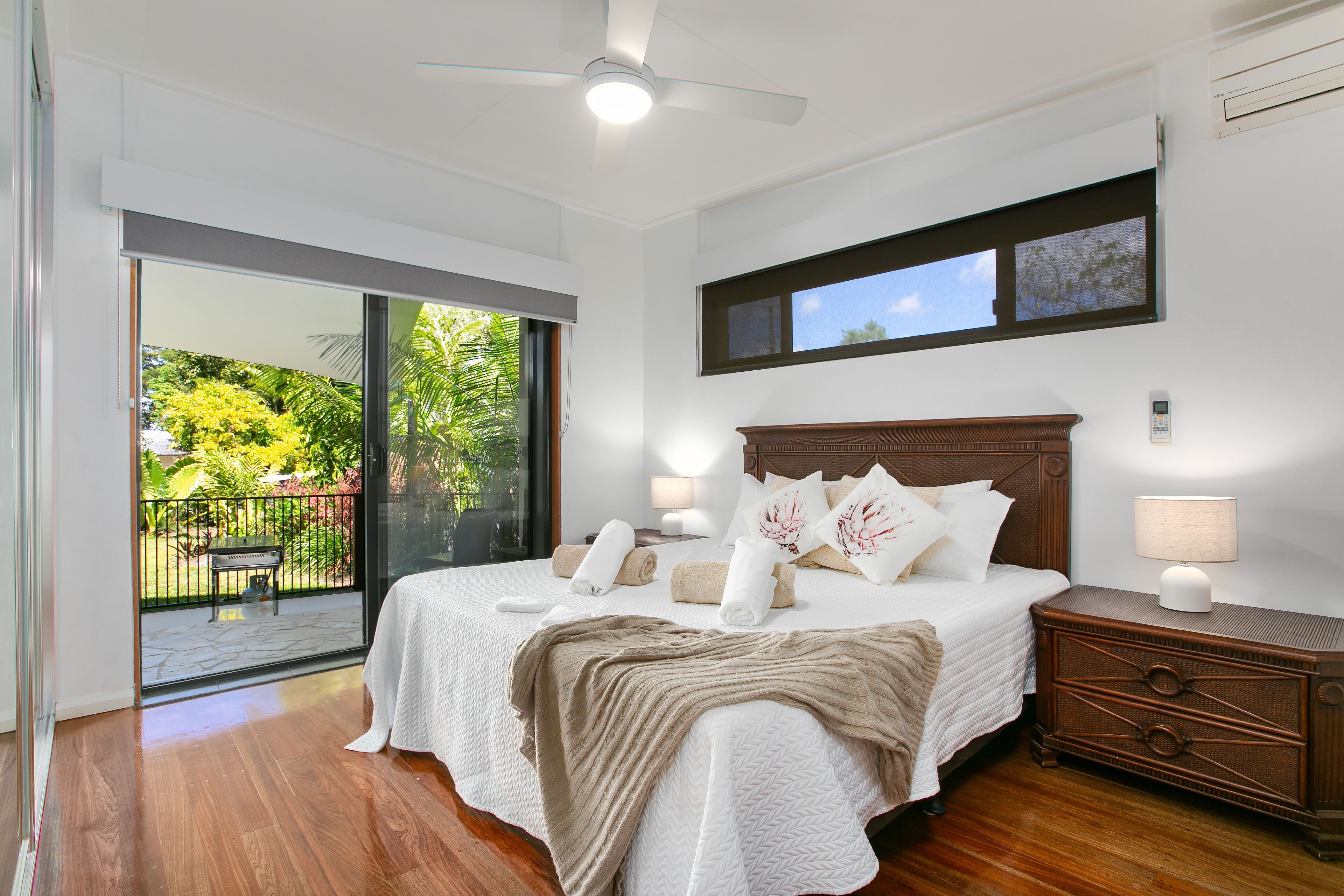 Tropical House wth Pool, Sleeps 8, Plus Private Studio, BBQ Dinning, 4 Bedroom