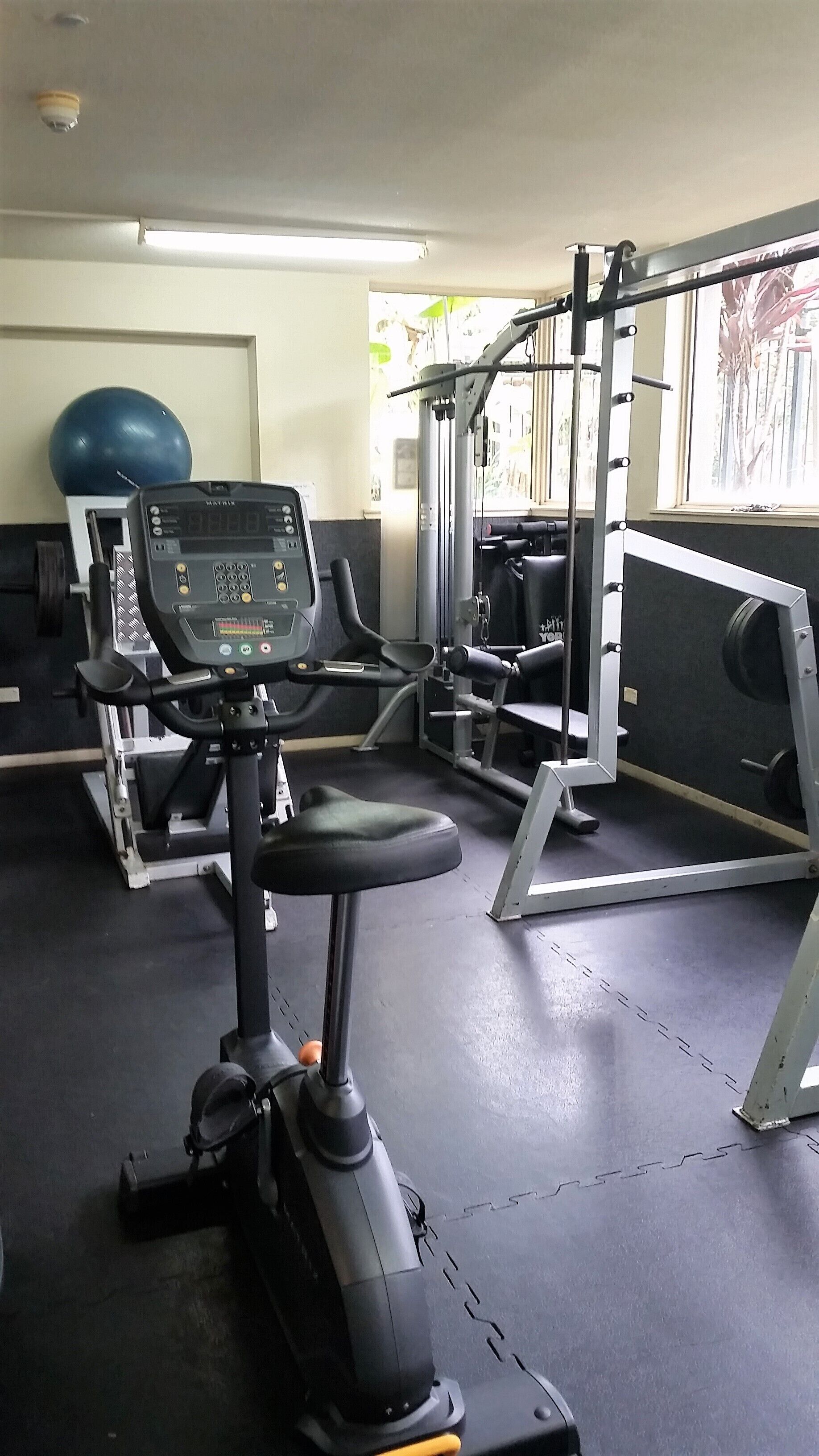 Luxury Tropical Apartment FREE WIFI on ground floor with lift to car park