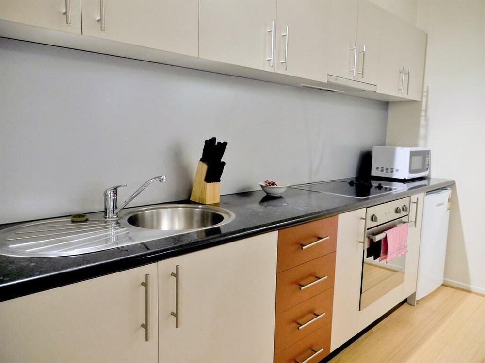 CONVENIENCE in the heart of Melbourne CBD 1BR Apt + FREE WIFI Deals & Reviews (Melbourne, AUS