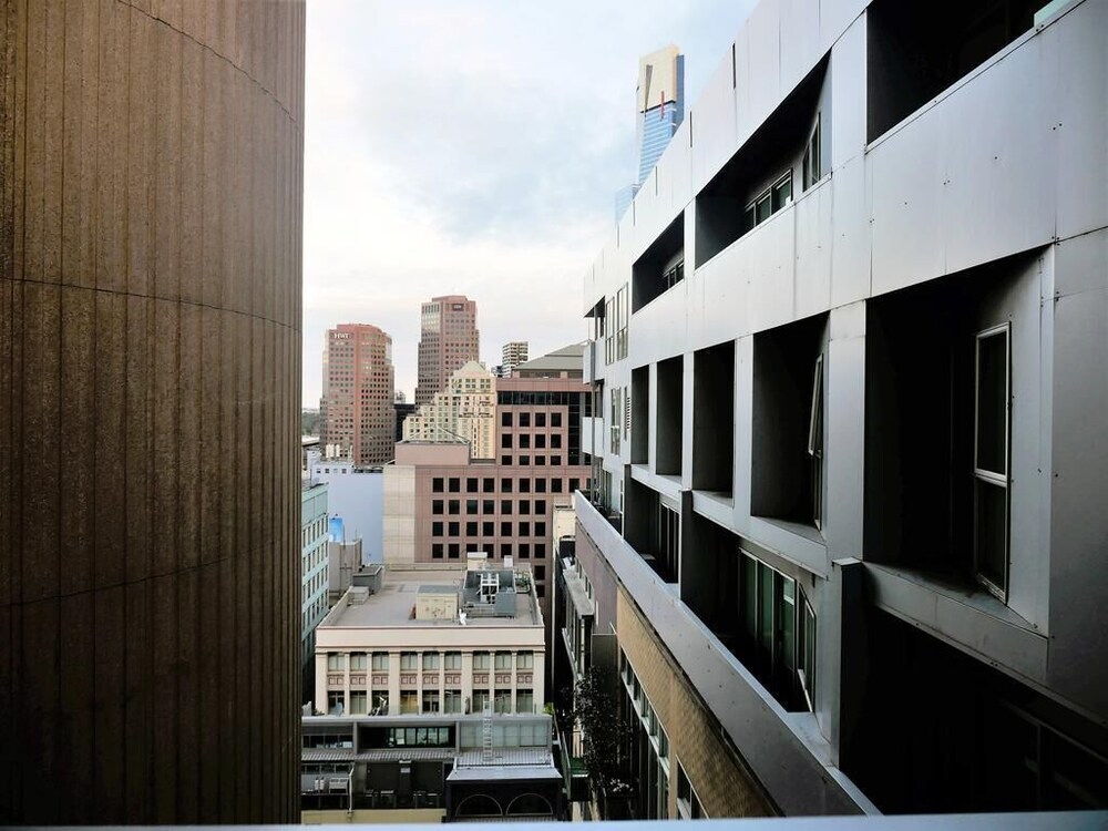 CONVENIENCE in the heart of Melbourne CBD 1BR Apt + FREE WIFI Deals & Reviews (Melbourne, AUS