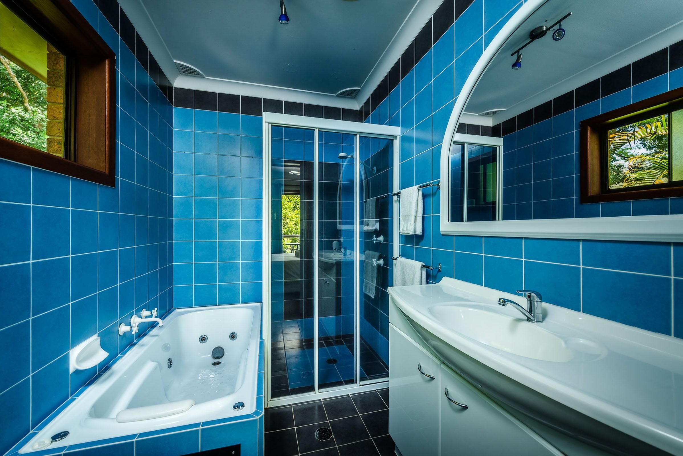 Private retreat on the edge of town with pool and spa!