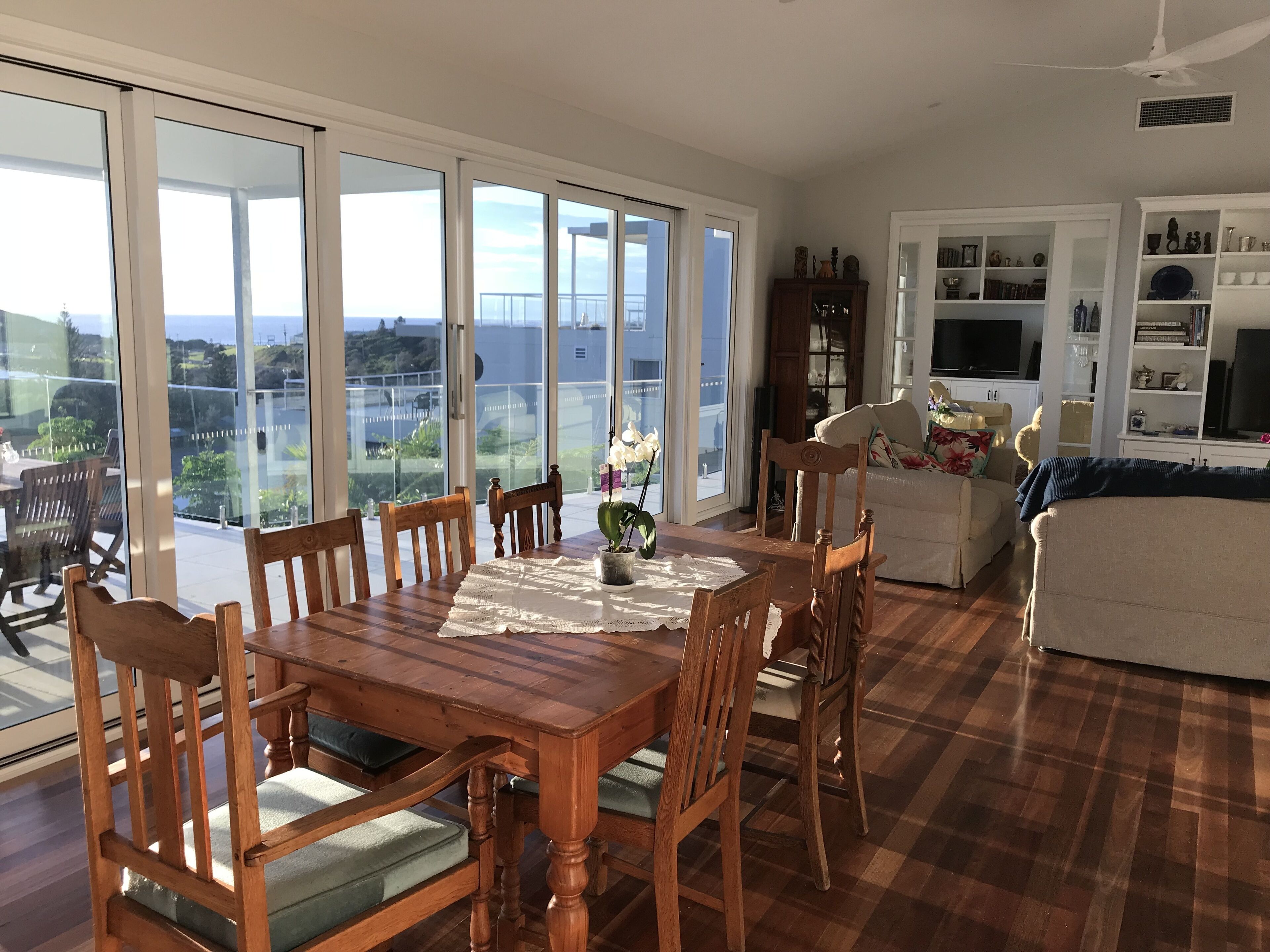 Jetty Splendour Guest Bedroom BnB with en-suite bathroom