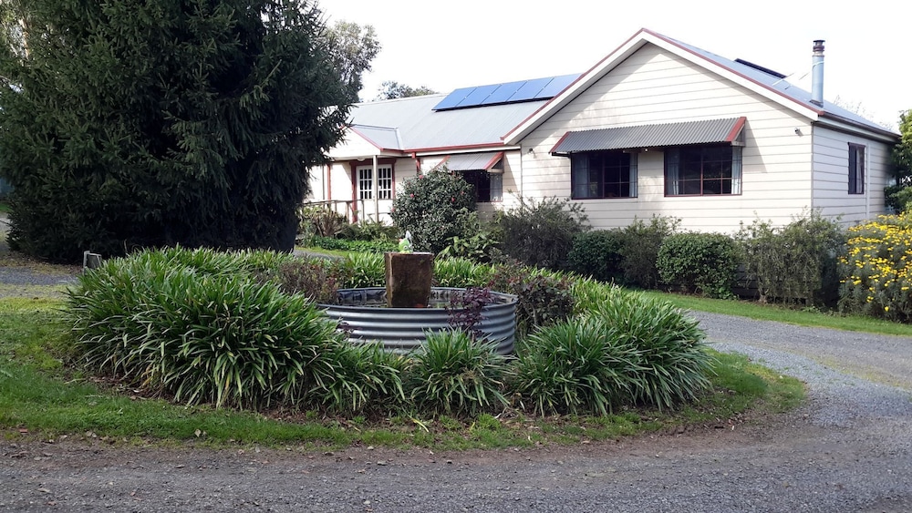 8-12 Person Group Lodge @ Neerim Country Cottages