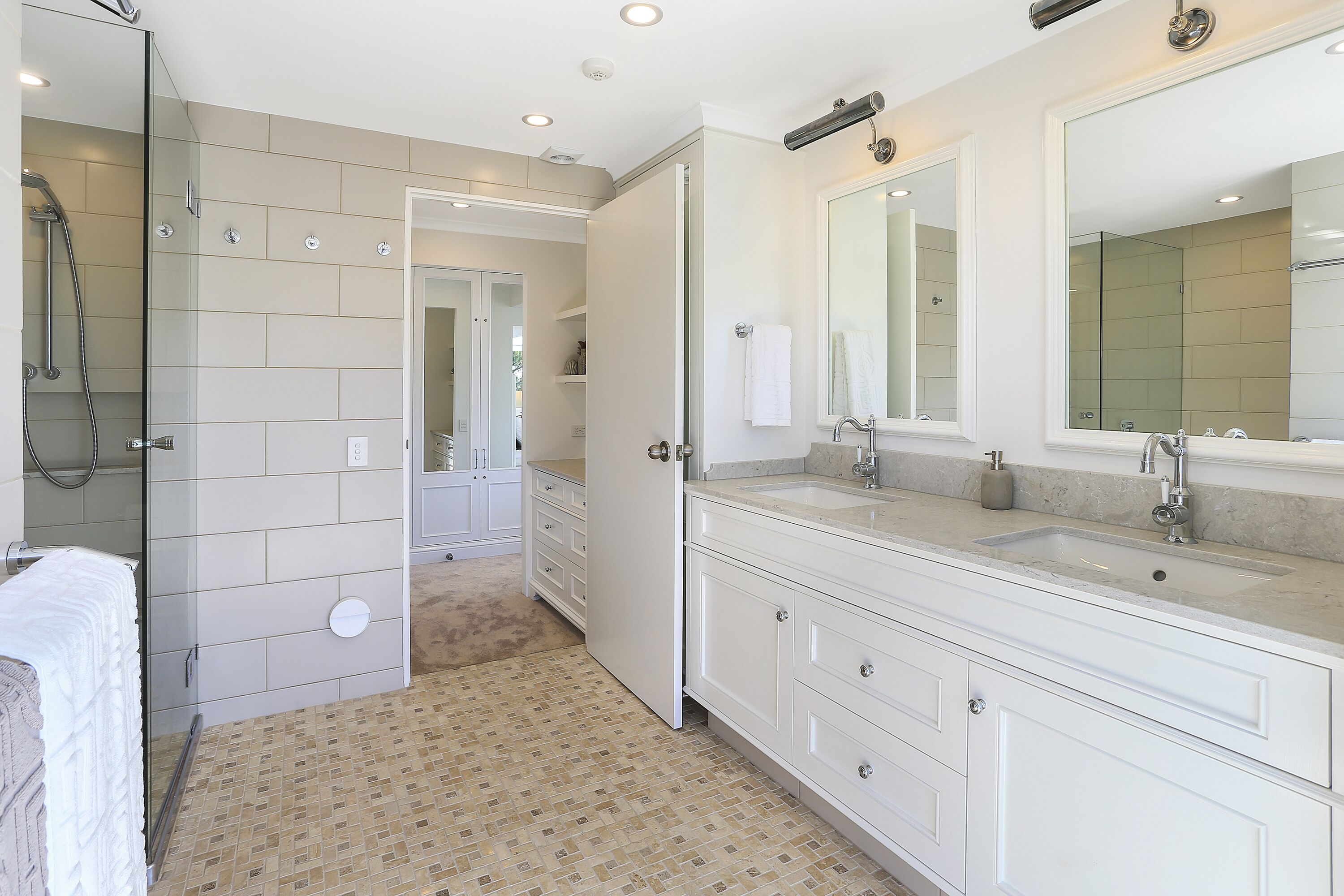 RIVERFRONT APARTMENT