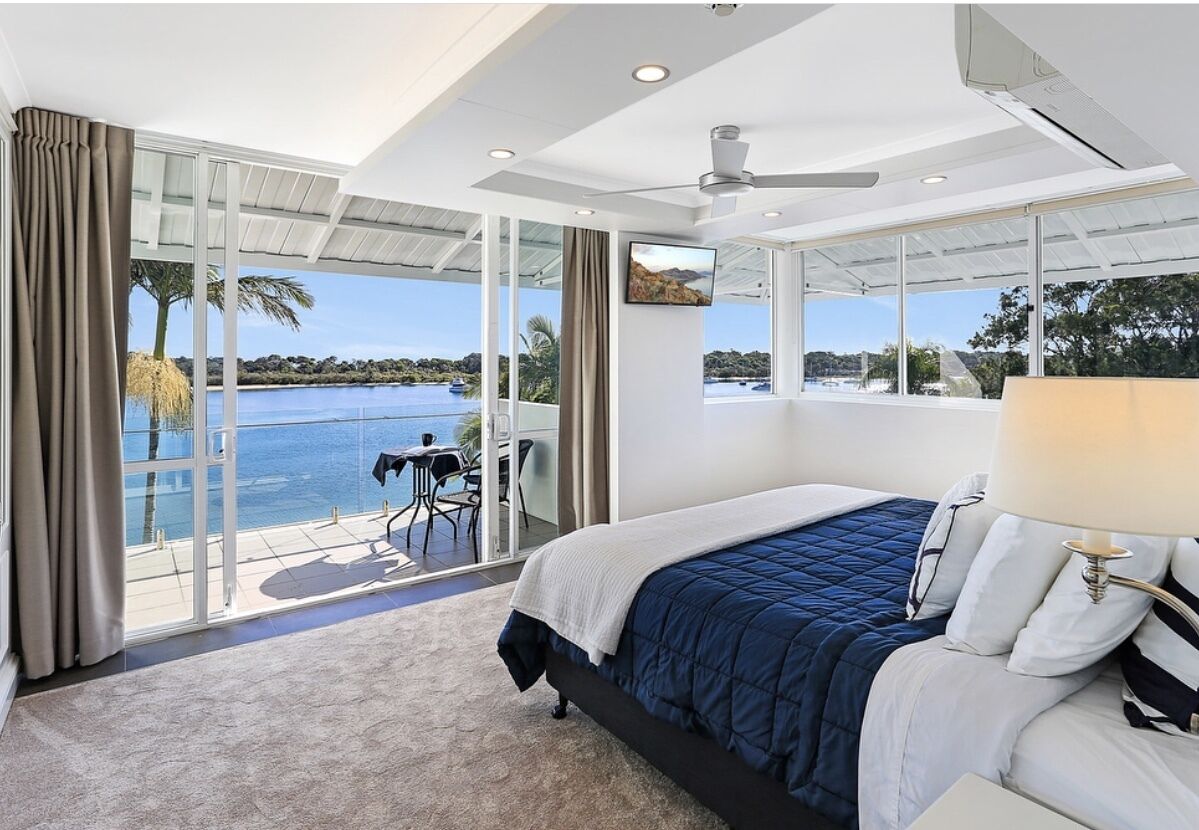 RIVERFRONT APARTMENT