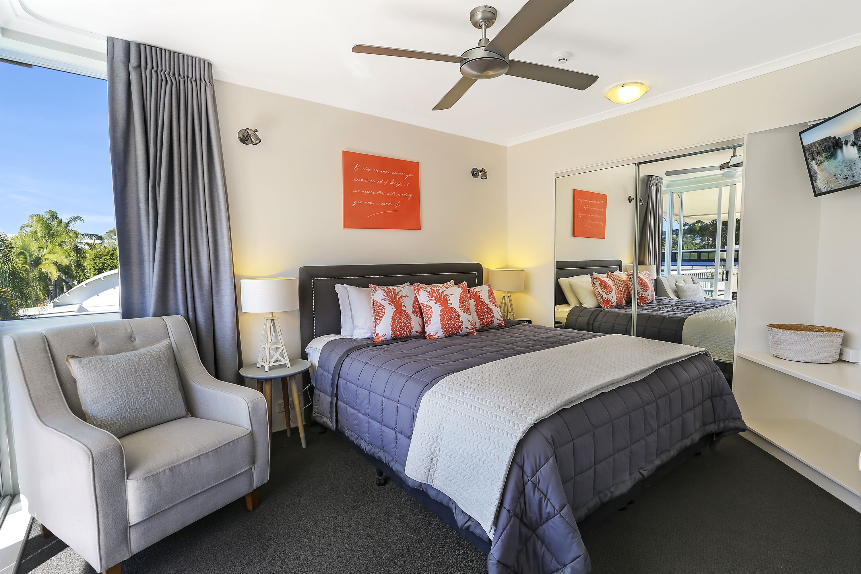 RIVERFRONT APARTMENT