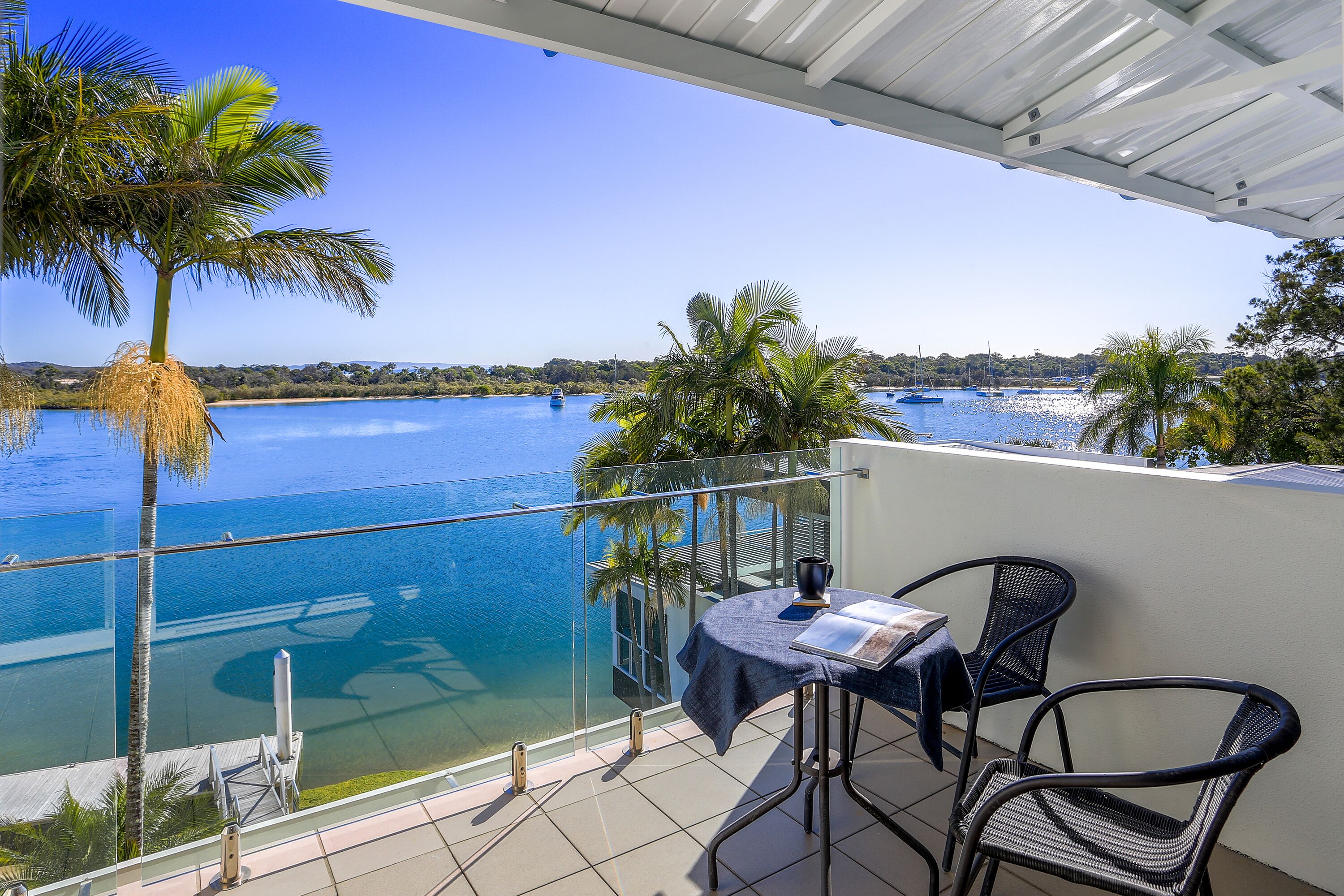 RIVERFRONT APARTMENT