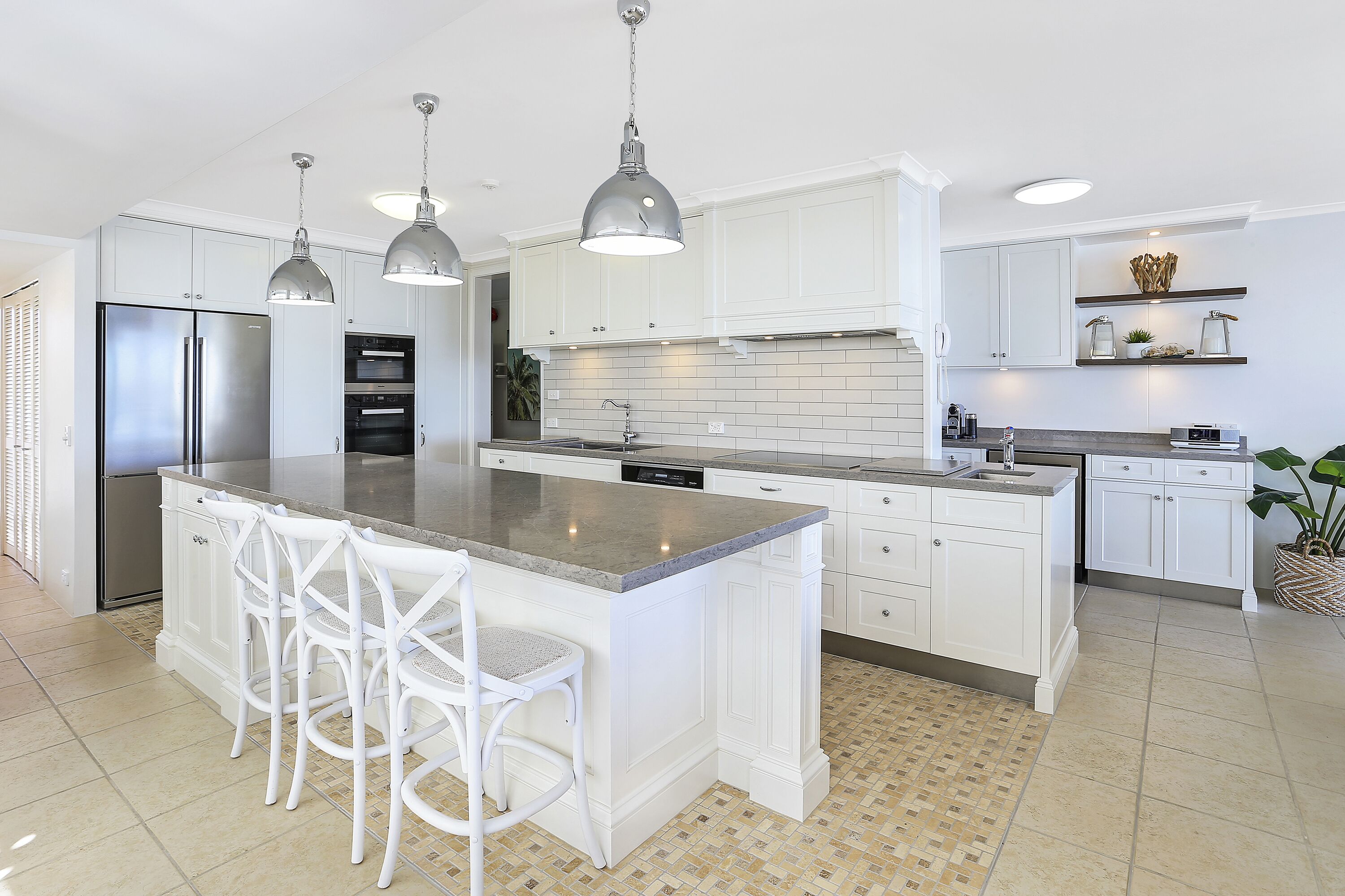 RIVERFRONT APARTMENT