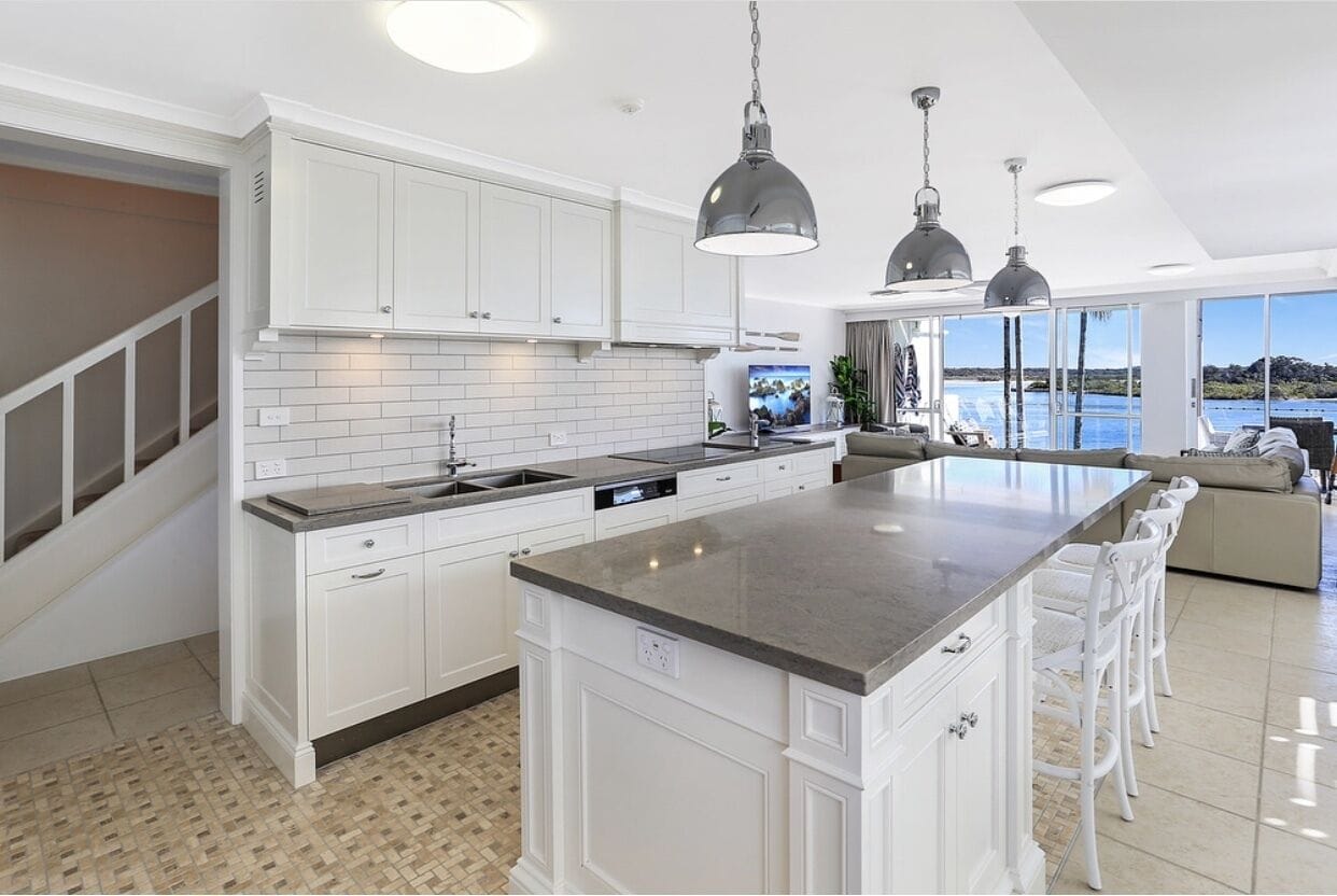 RIVERFRONT APARTMENT