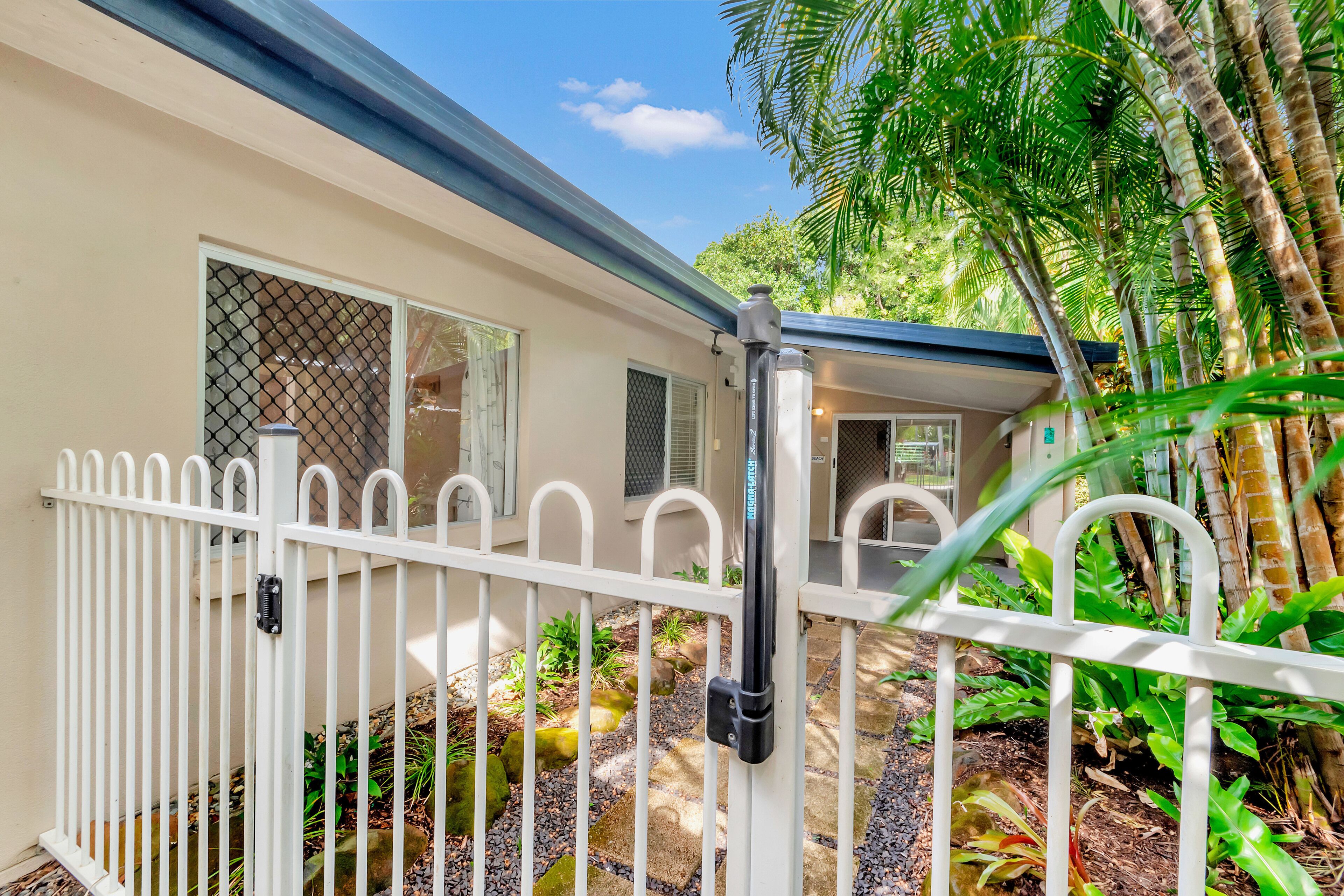 Great Family Beach House Only one Block From the Beautiful Clifton Beach