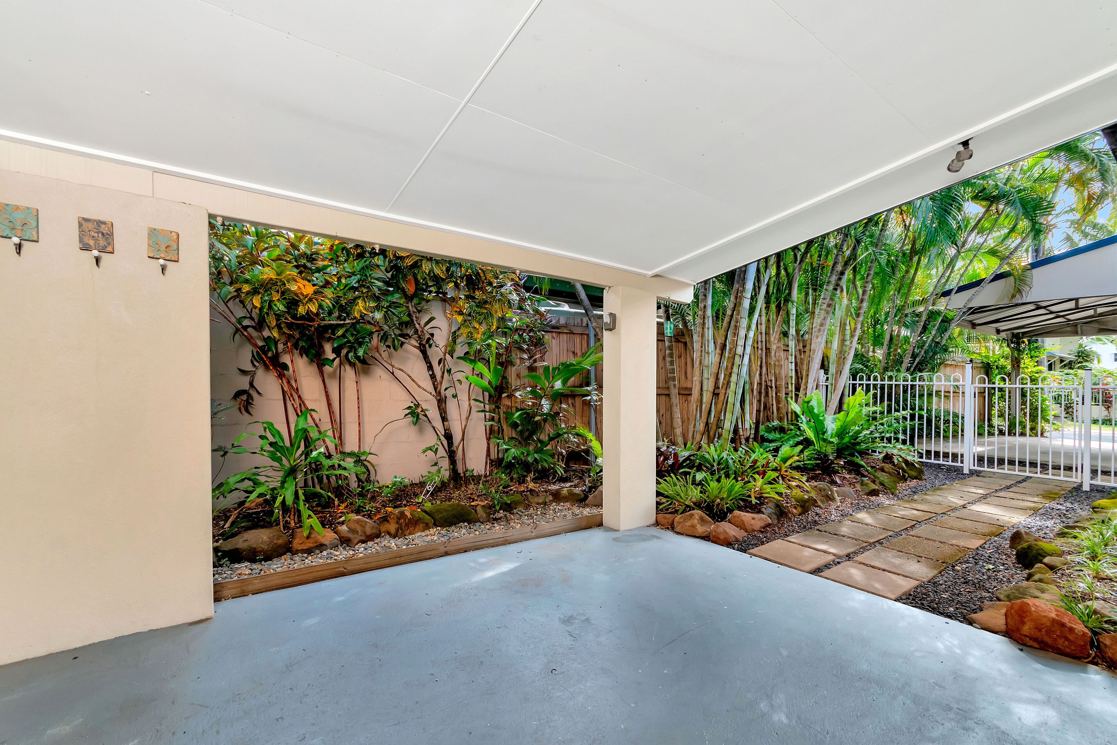 Great Family Beach House Only one Block From the Beautiful Clifton Beach