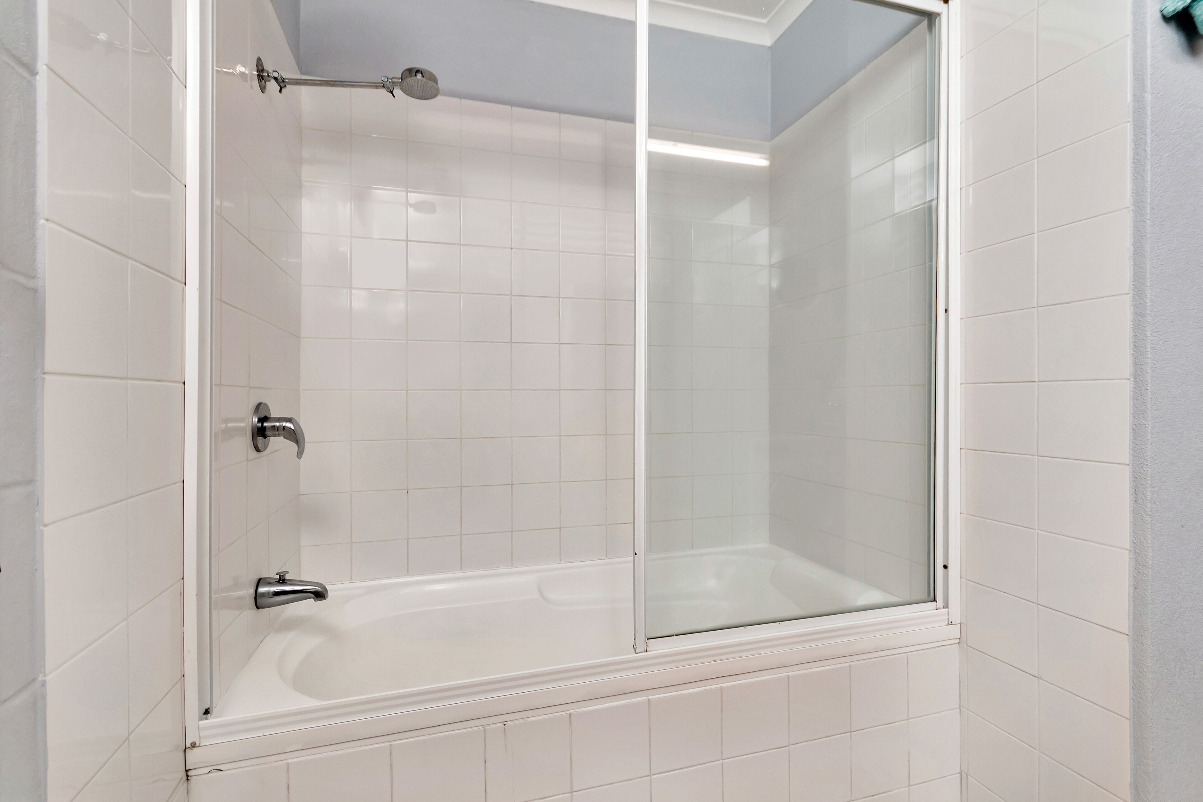 Great Family Beach House Only one Block From the Beautiful Clifton Beach