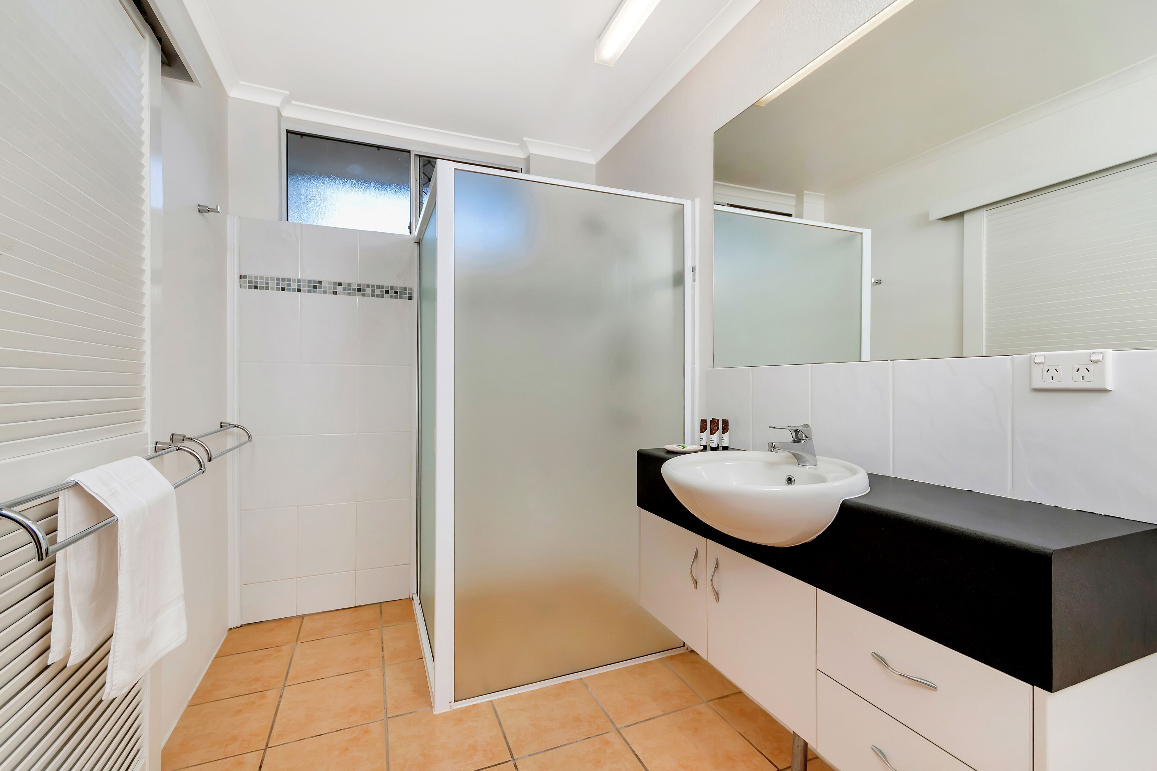 Great Family Beach House Only one Block From the Beautiful Clifton Beach