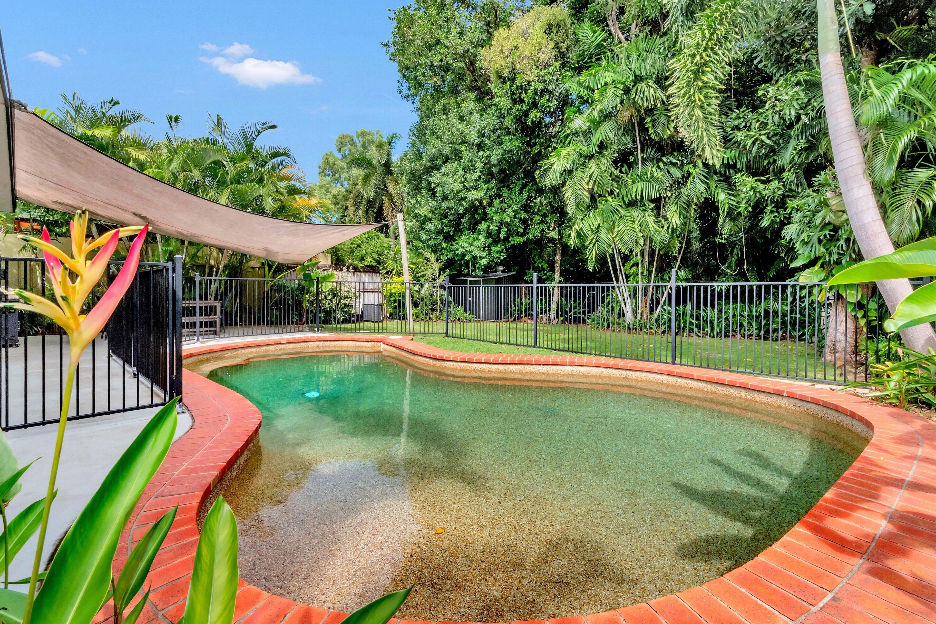 Great Family Beach House Only one Block From the Beautiful Clifton Beach