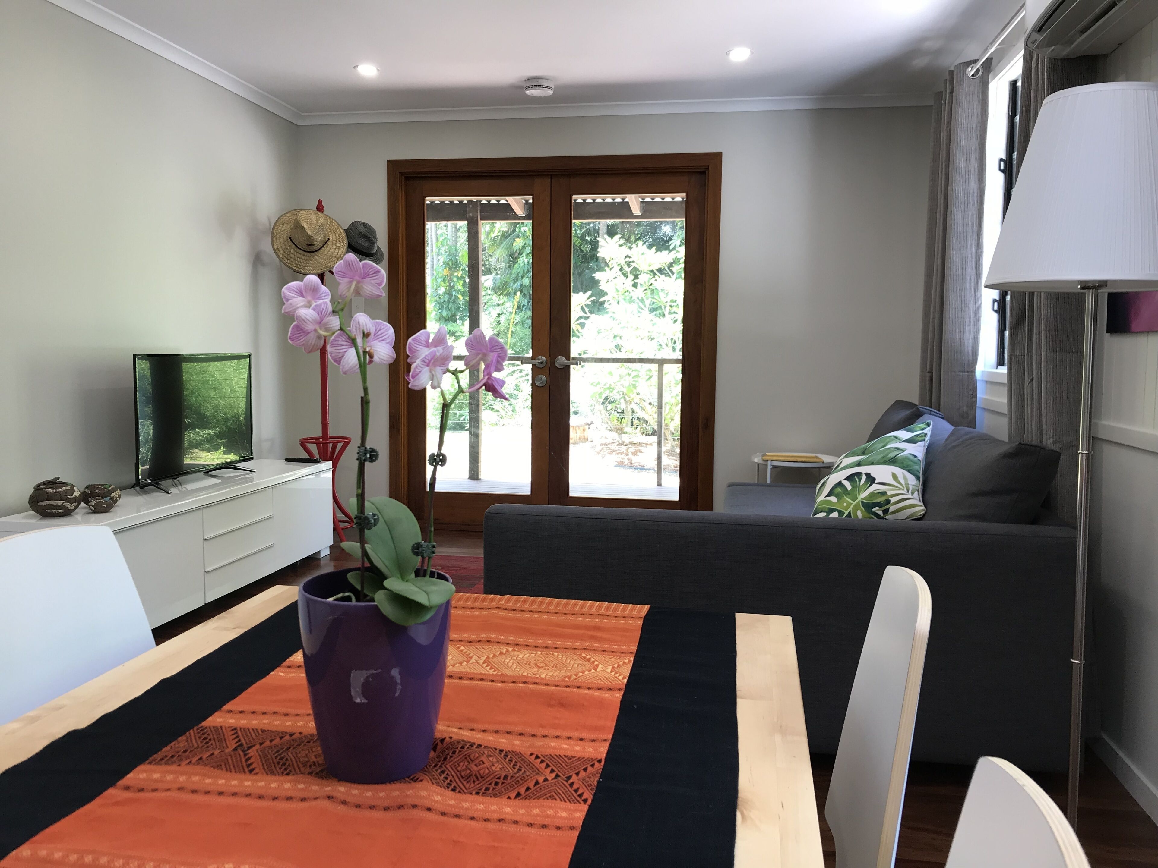 The Artist Studio - secluded hideaway perfect for couples getaway and family fun