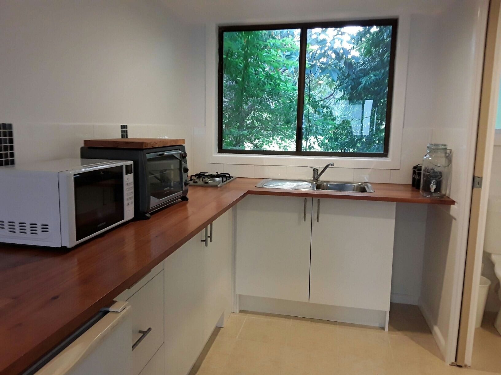 MOONEE BEACH HIDEAWAY