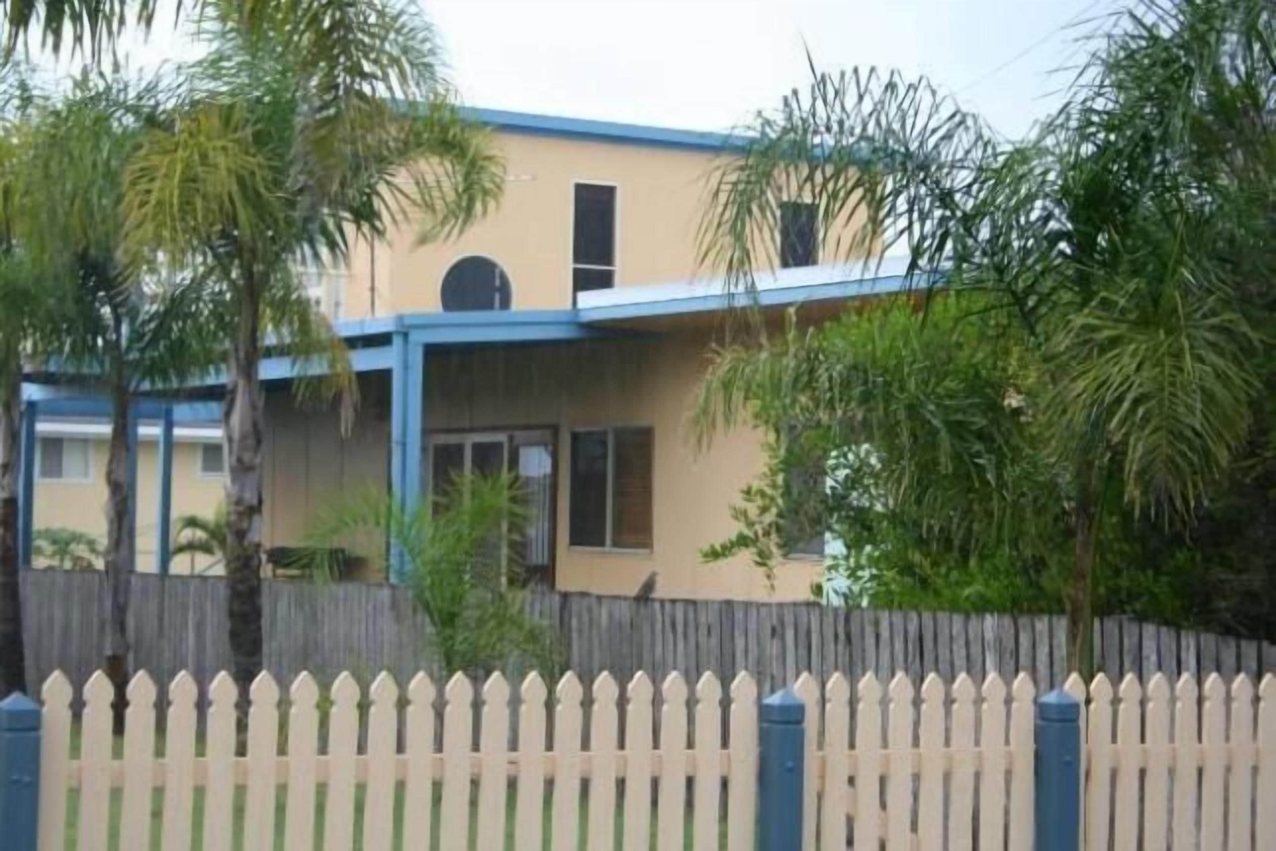 Minnie Manor Minnie Water