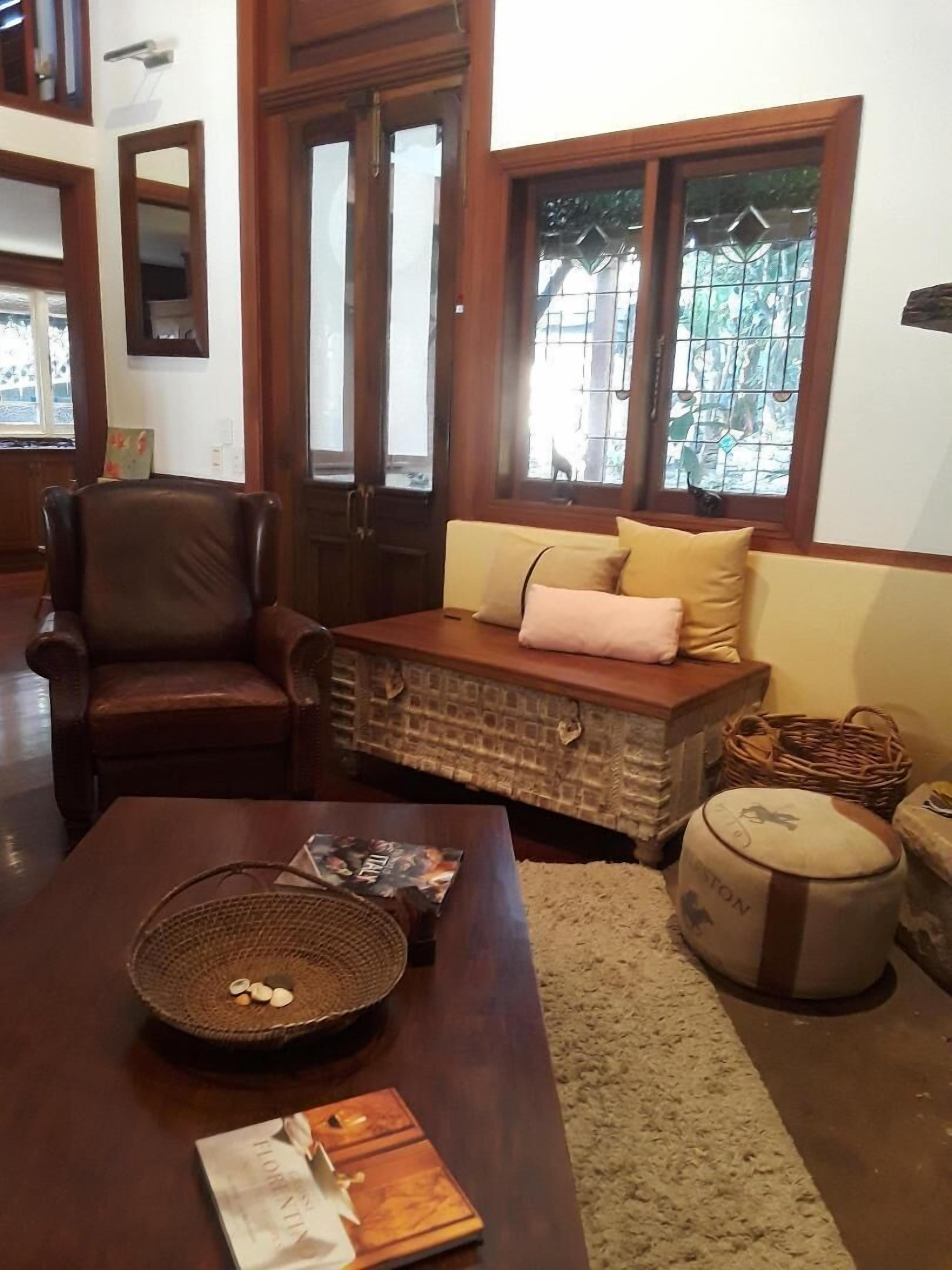 Elegantly-crafted, Beachside Lodge in Valla Beach! Off-peak specials!